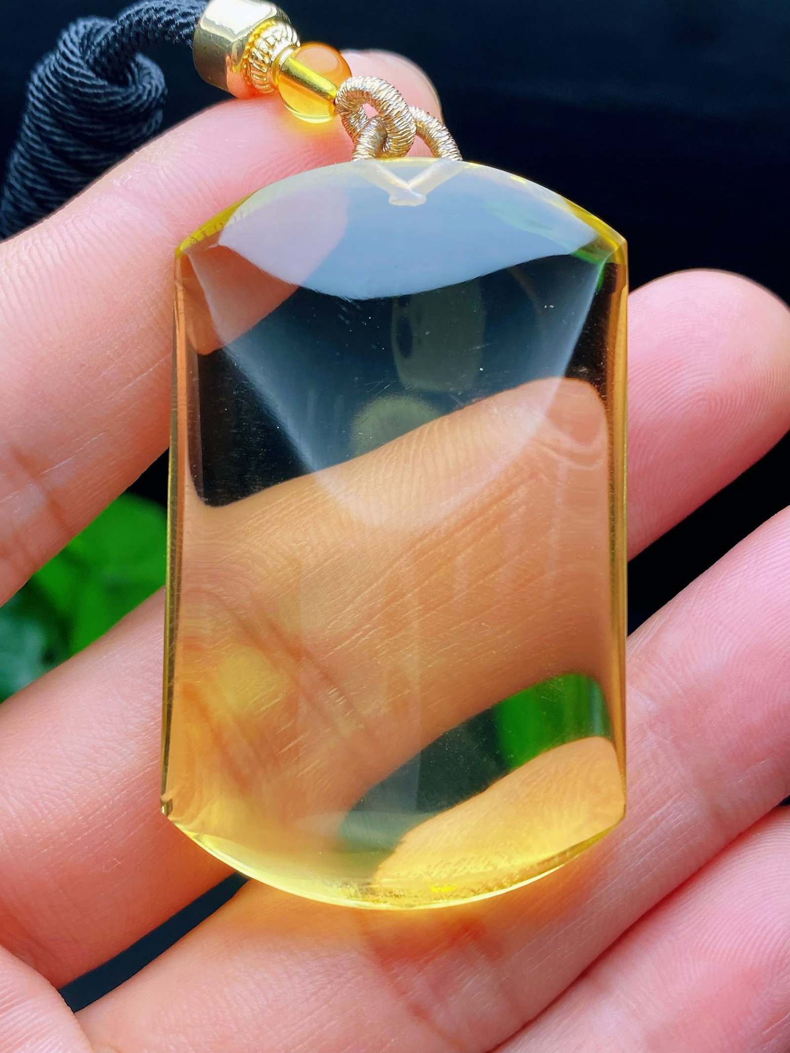 An Exquisite Crystal Pendant - 3