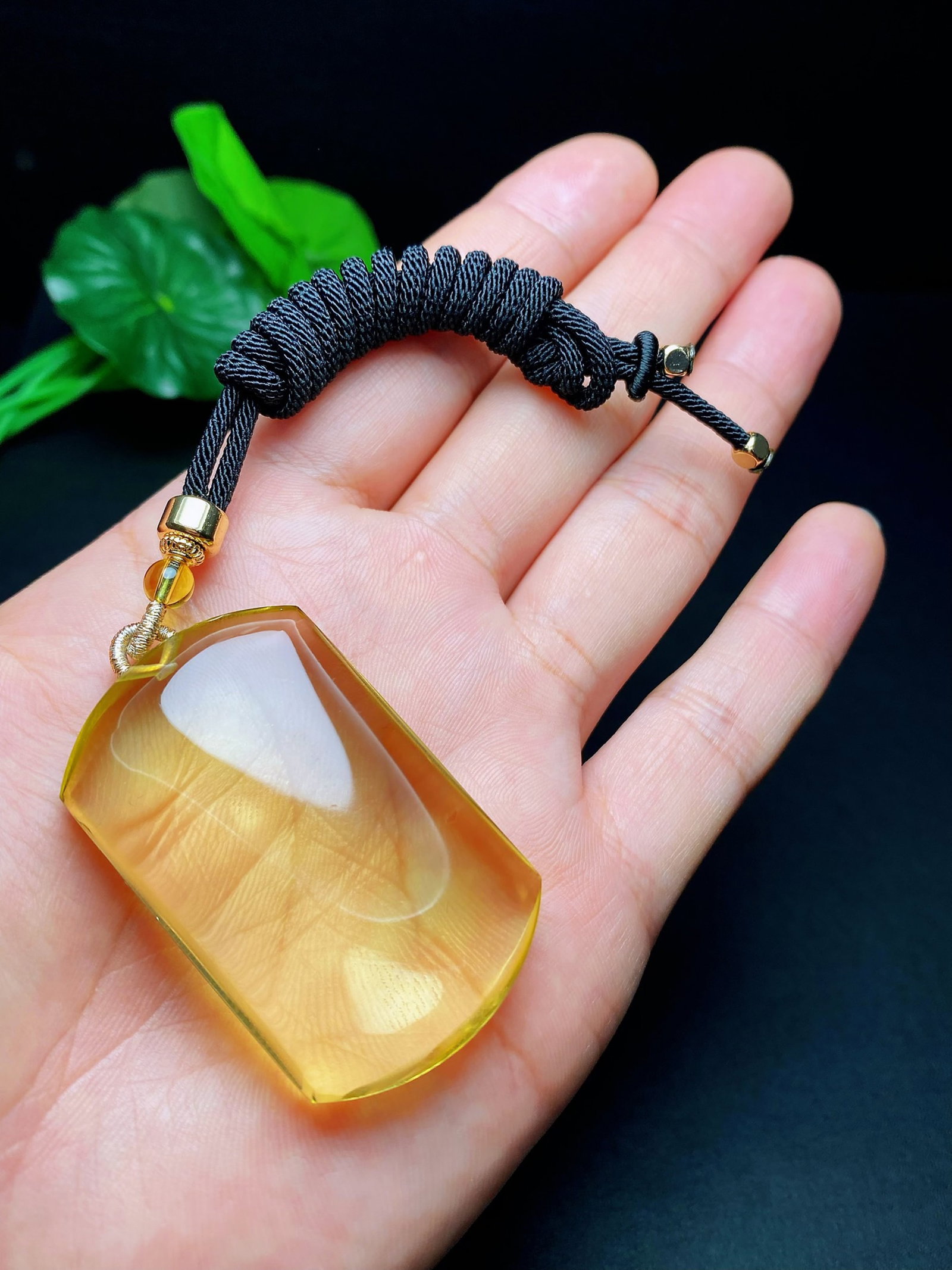 An Exquisite Crystal Pendant - 6