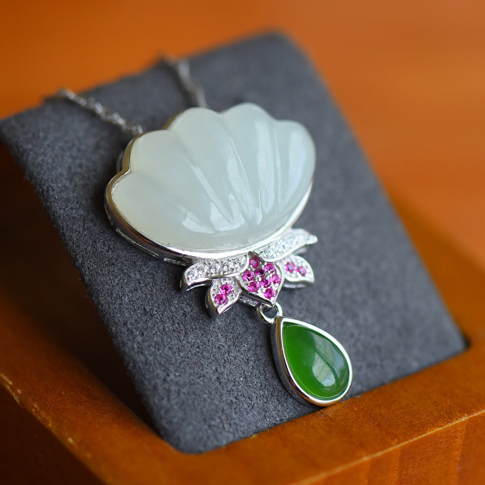 An Exquisite Sterling Silver-Gold Plated Inlaid White Jade Pendant,Inlaid Jasper and Gems - 3