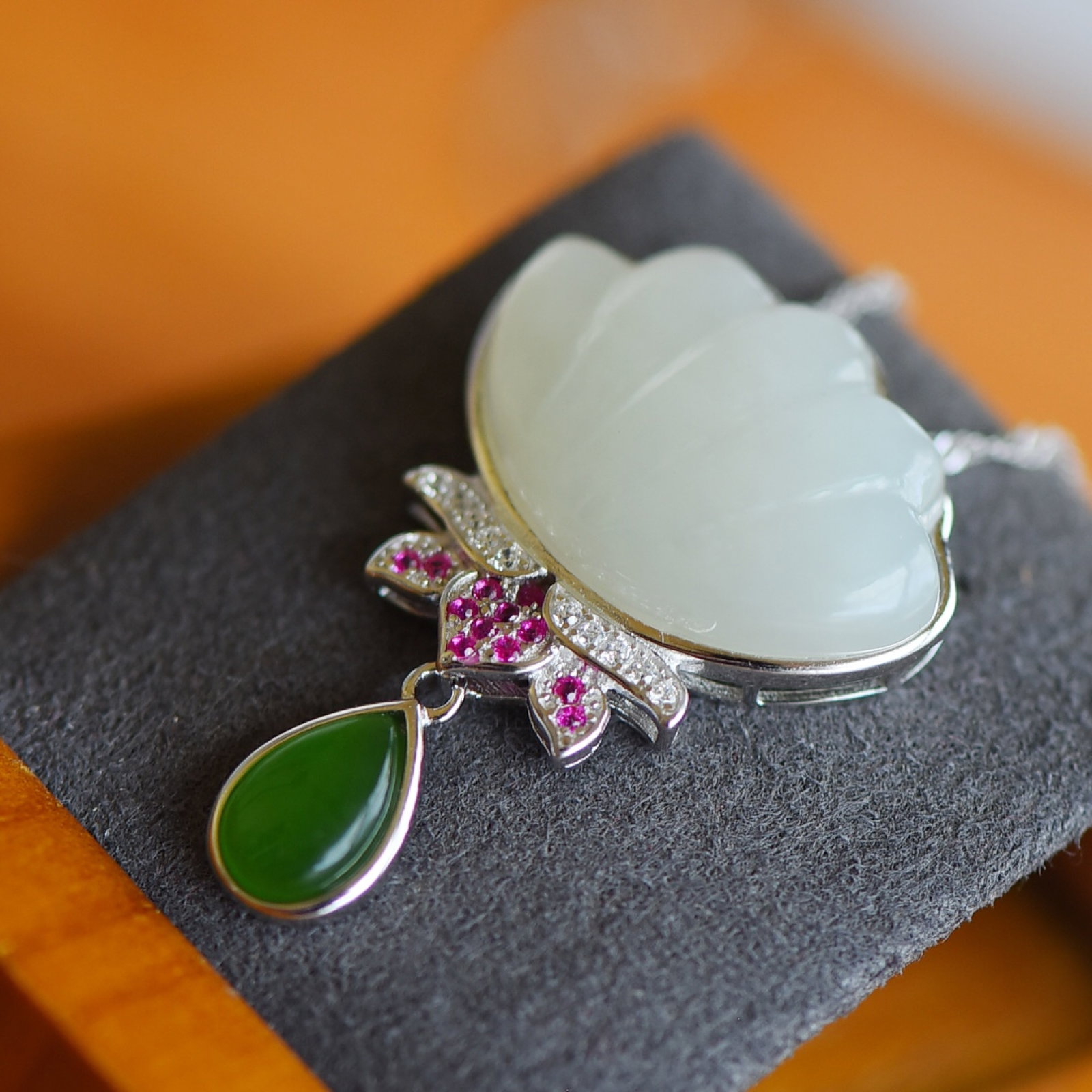 An Exquisite Sterling Silver-Gold Plated Inlaid White Jade Pendant,Inlaid Jasper and Gems - 4