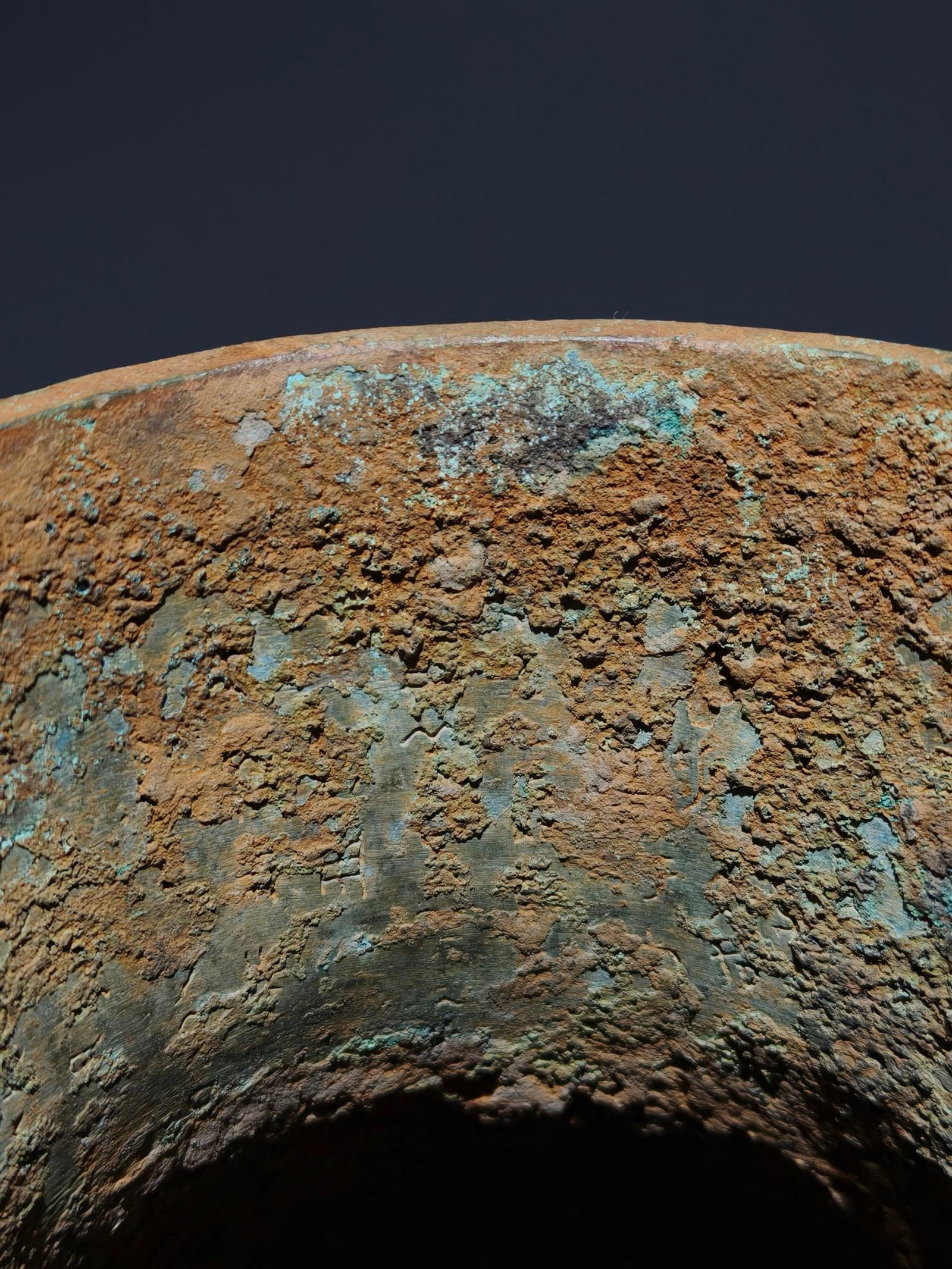 An Archaic Bronze Beast-Ears Pot,With Inscription - 8