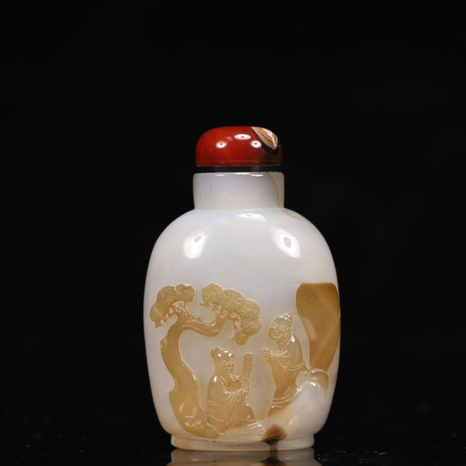 An Exquisite Agate Figure and Pine Pattern Snuff Bottle: Estimated Value:2600-5200 An Exquisite Agate Figure and Pine Pattern Snuff Bottle,Qing Dynasty, China,Size:2inx1.2inx3in,Weight:60g 玛瑙人物松树纹鼻
