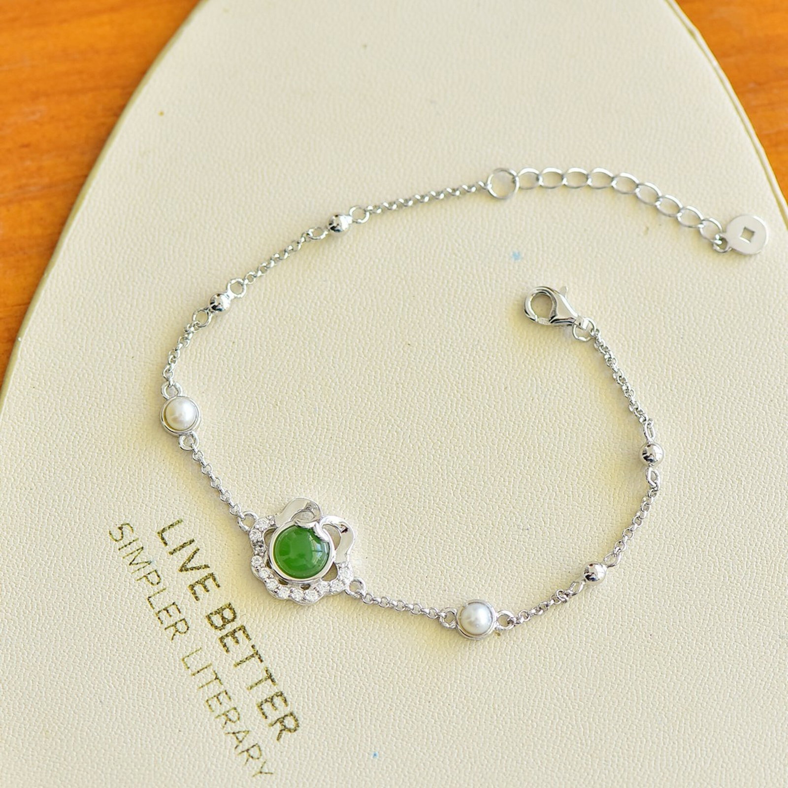 An Exquisite Sterling Silver Inlaid Jasper Bracelet,Inlaid Diamonds and Pearls: Estimated Value:200-400 An Exquisite Sterling Silver Inlaid Jasper Bracelet,Inlaid Diamonds and Pearls,Size:6mmx6mm