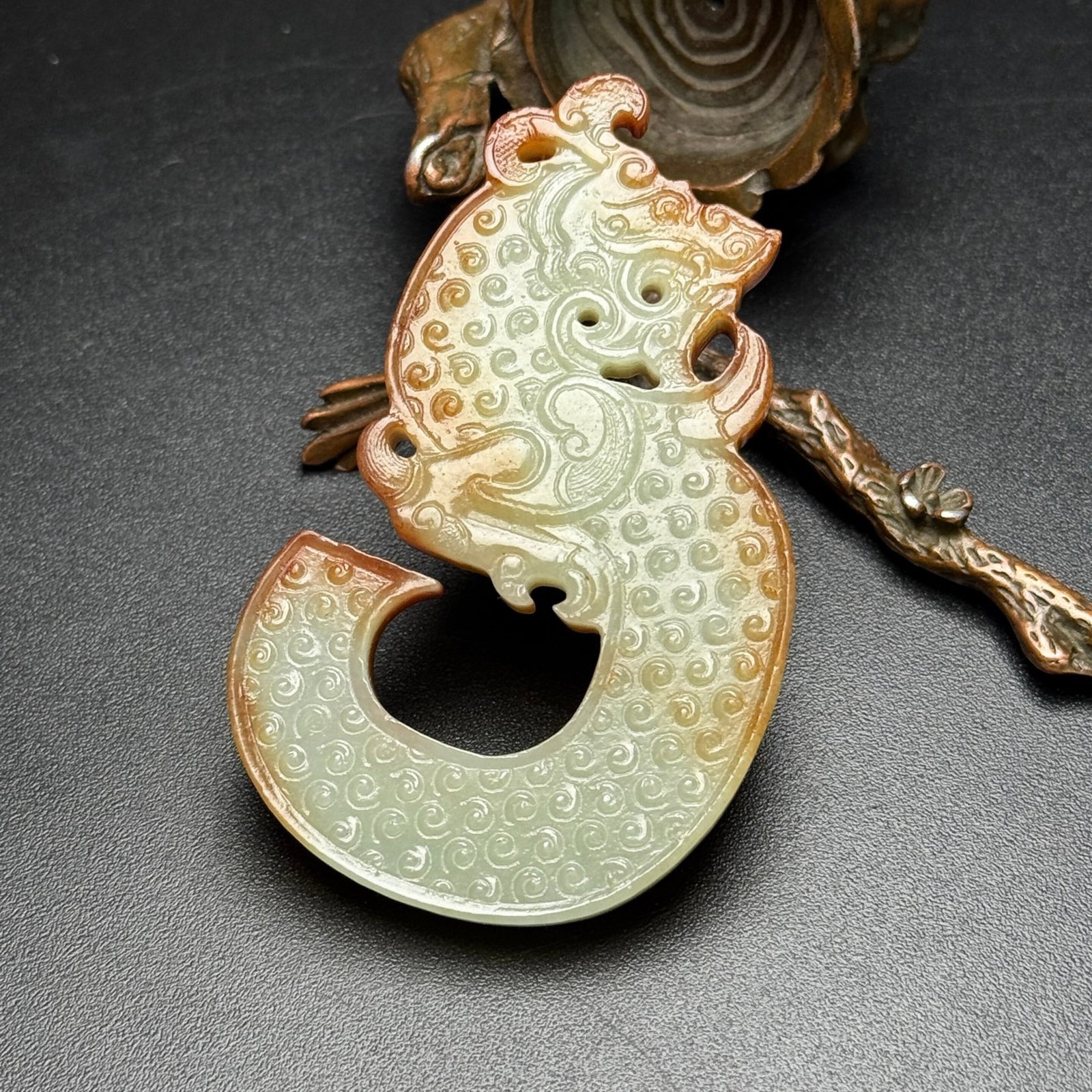 An Exquisite White Jade Dragon Pendant - 2