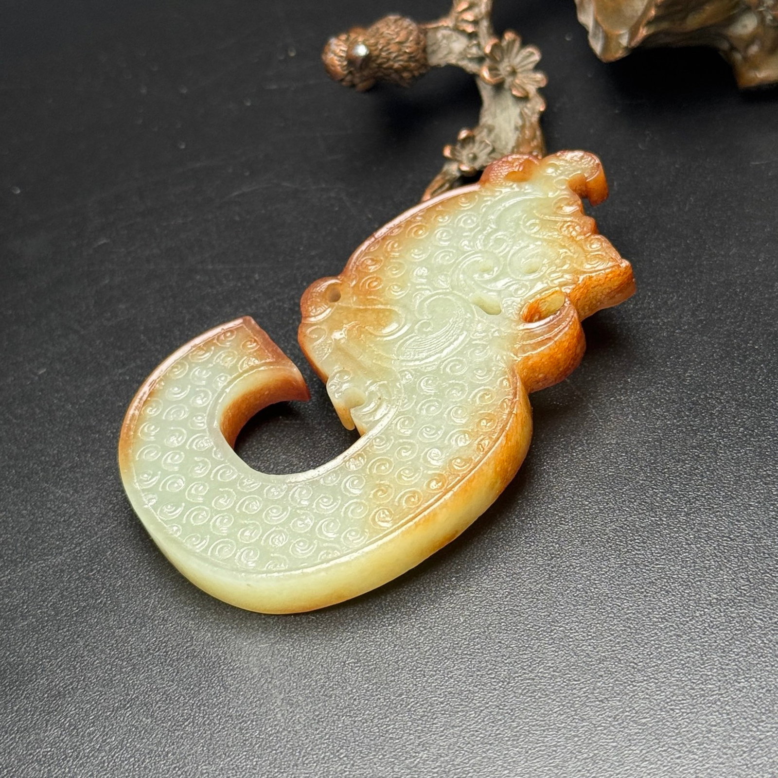 An Exquisite White Jade Dragon Pendant - 3