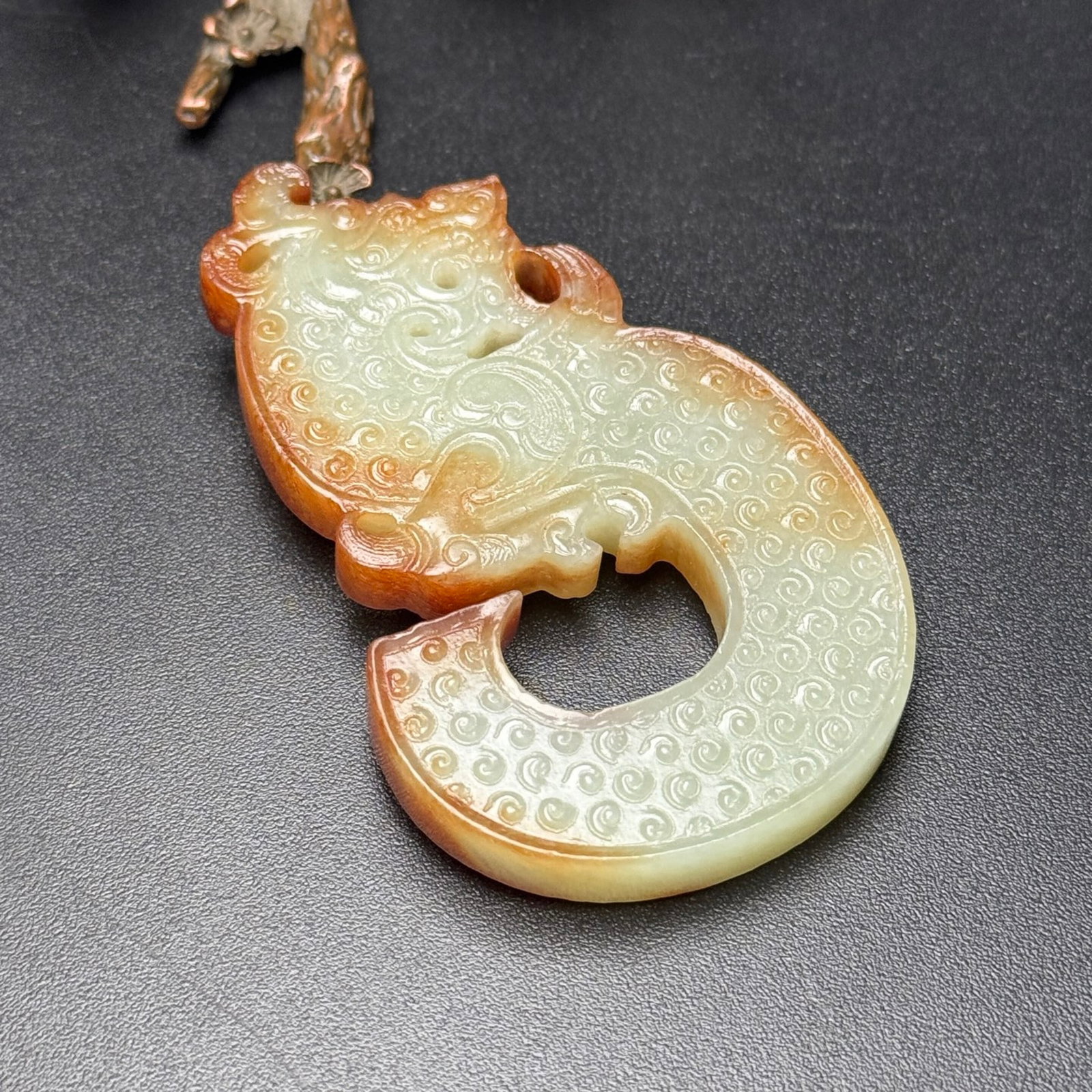 An Exquisite White Jade Dragon Pendant - 7