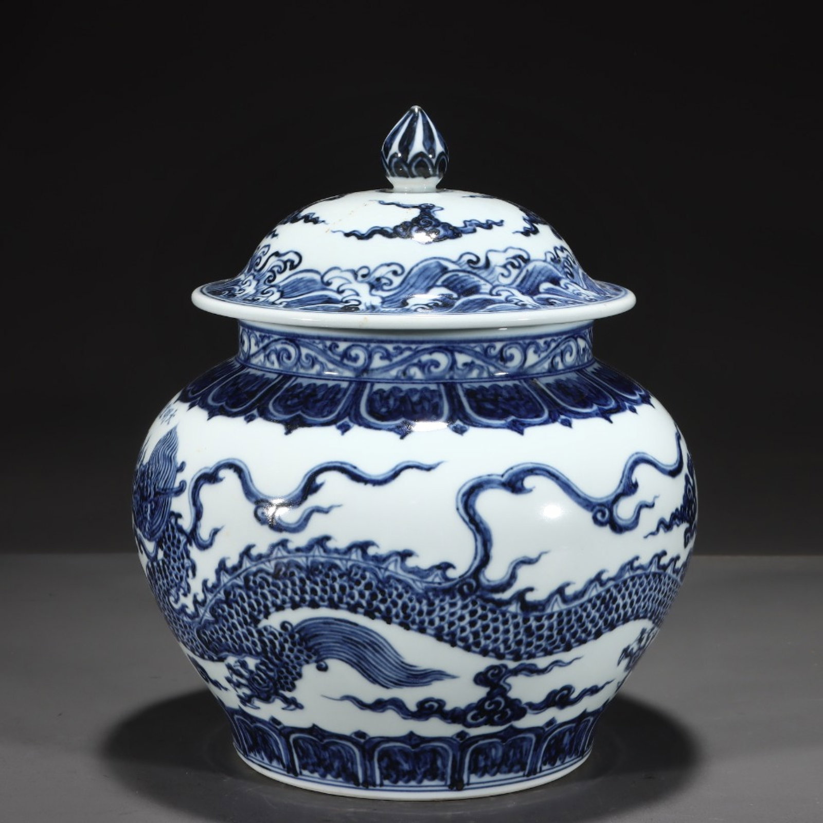 An Exquisite Blue and White Auspicious Cloud and Dragon Pattern Cover Jar - 5