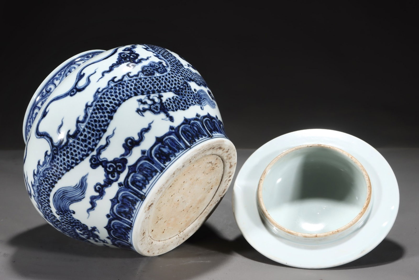 An Exquisite Blue and White Auspicious Cloud and Dragon Pattern Cover Jar - 7