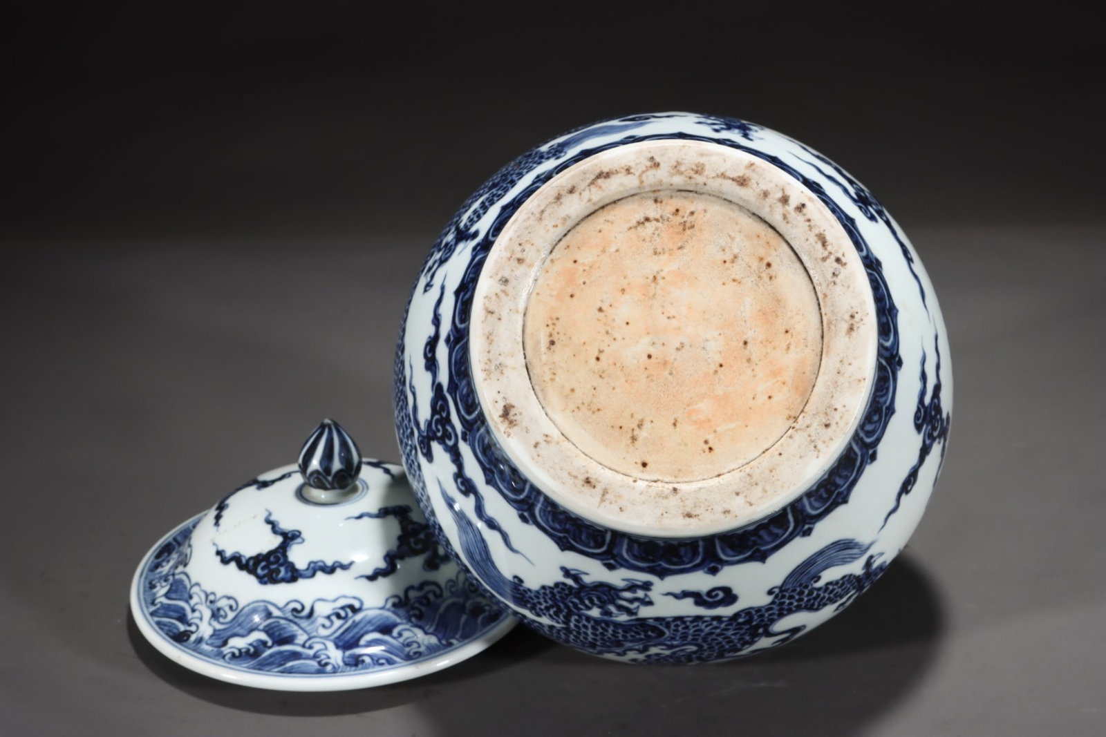 An Exquisite Blue and White Auspicious Cloud and Dragon Pattern Cover Jar - 8