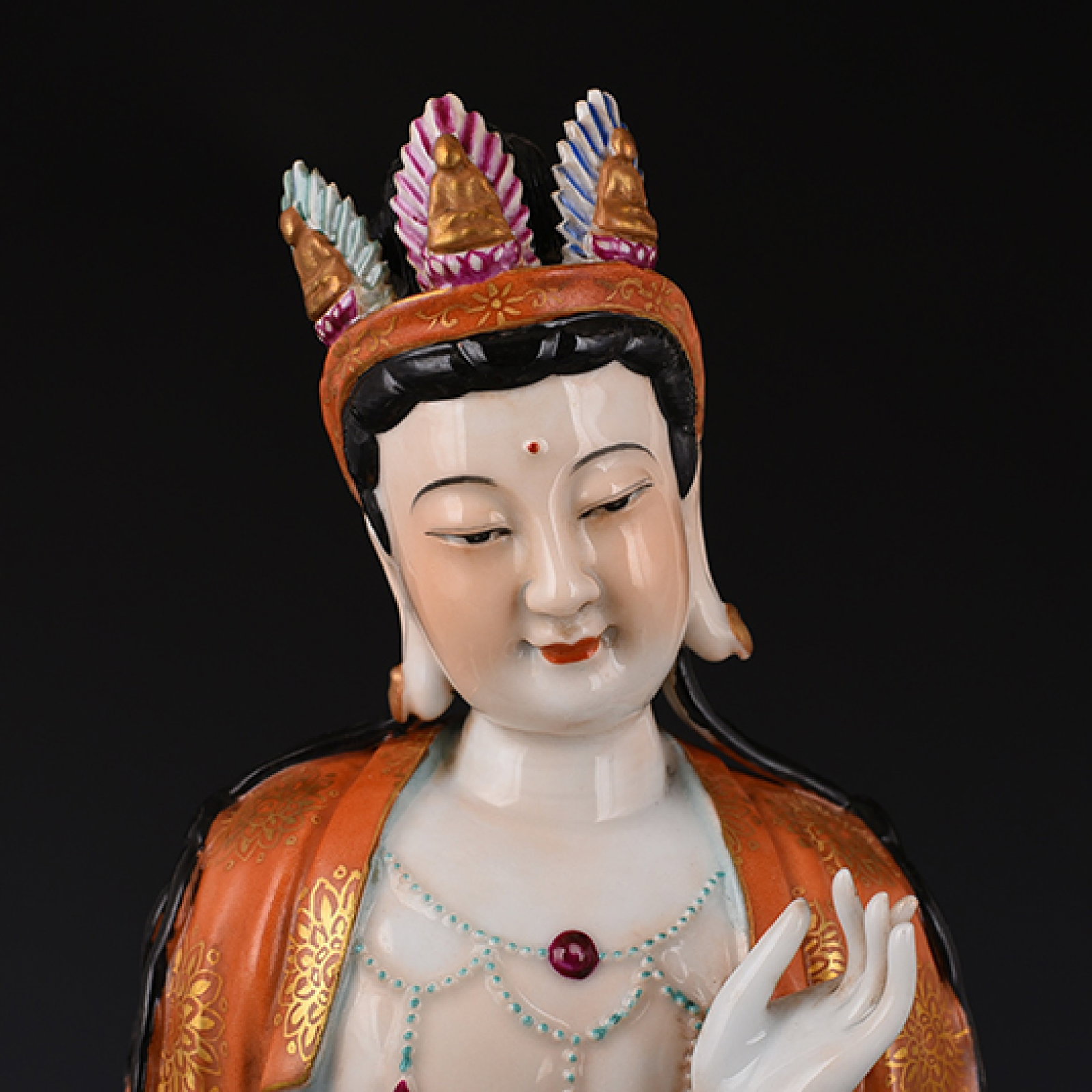 A Rare Famille-Rose Painted Gold Auspicious Cloud and Dragon Pattern Statue of Avalokitesvara - 2