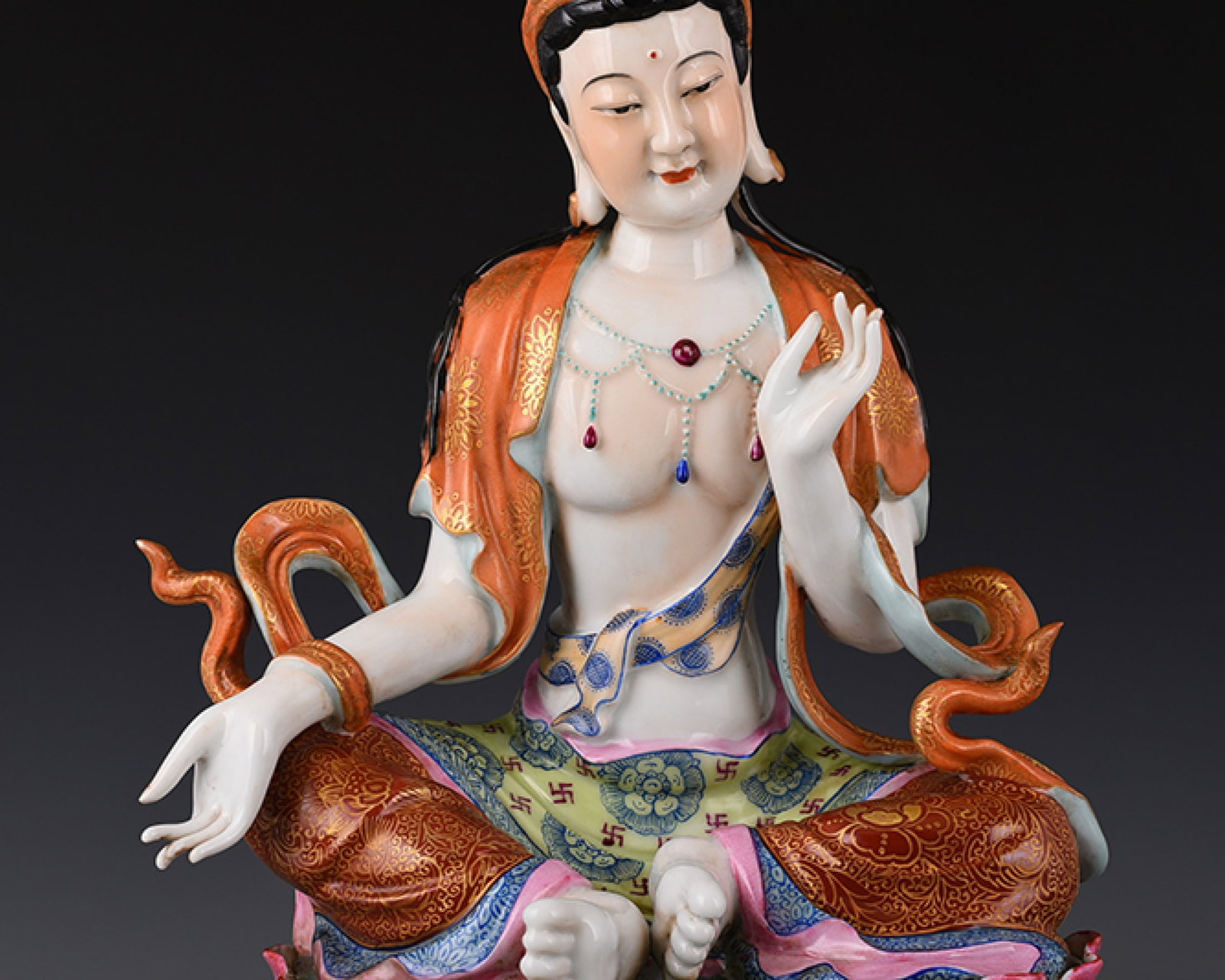 A Rare Famille-Rose Painted Gold Auspicious Cloud and Dragon Pattern Statue of Avalokitesvara - 3