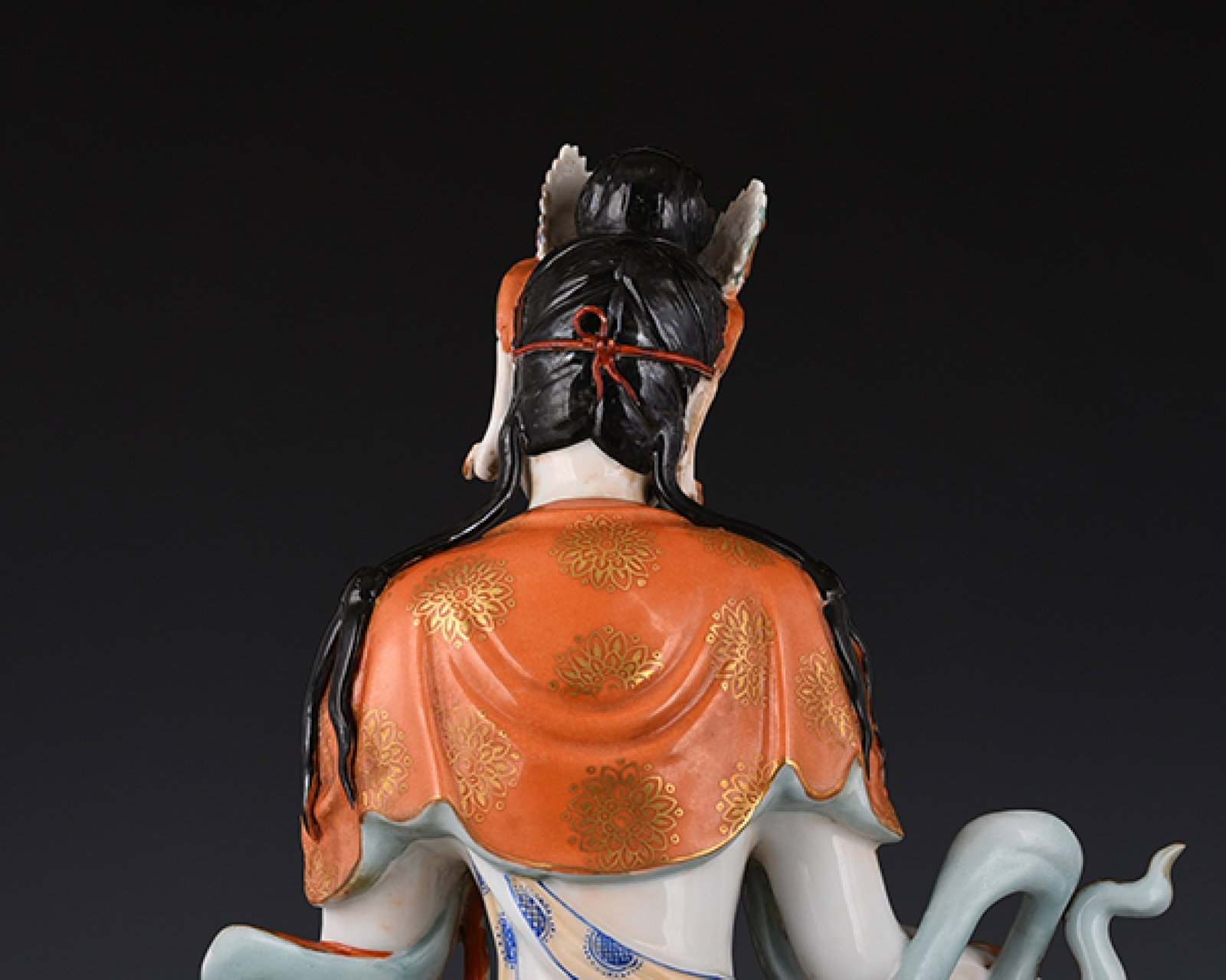 A Rare Famille-Rose Painted Gold Auspicious Cloud and Dragon Pattern Statue of Avalokitesvara - 6