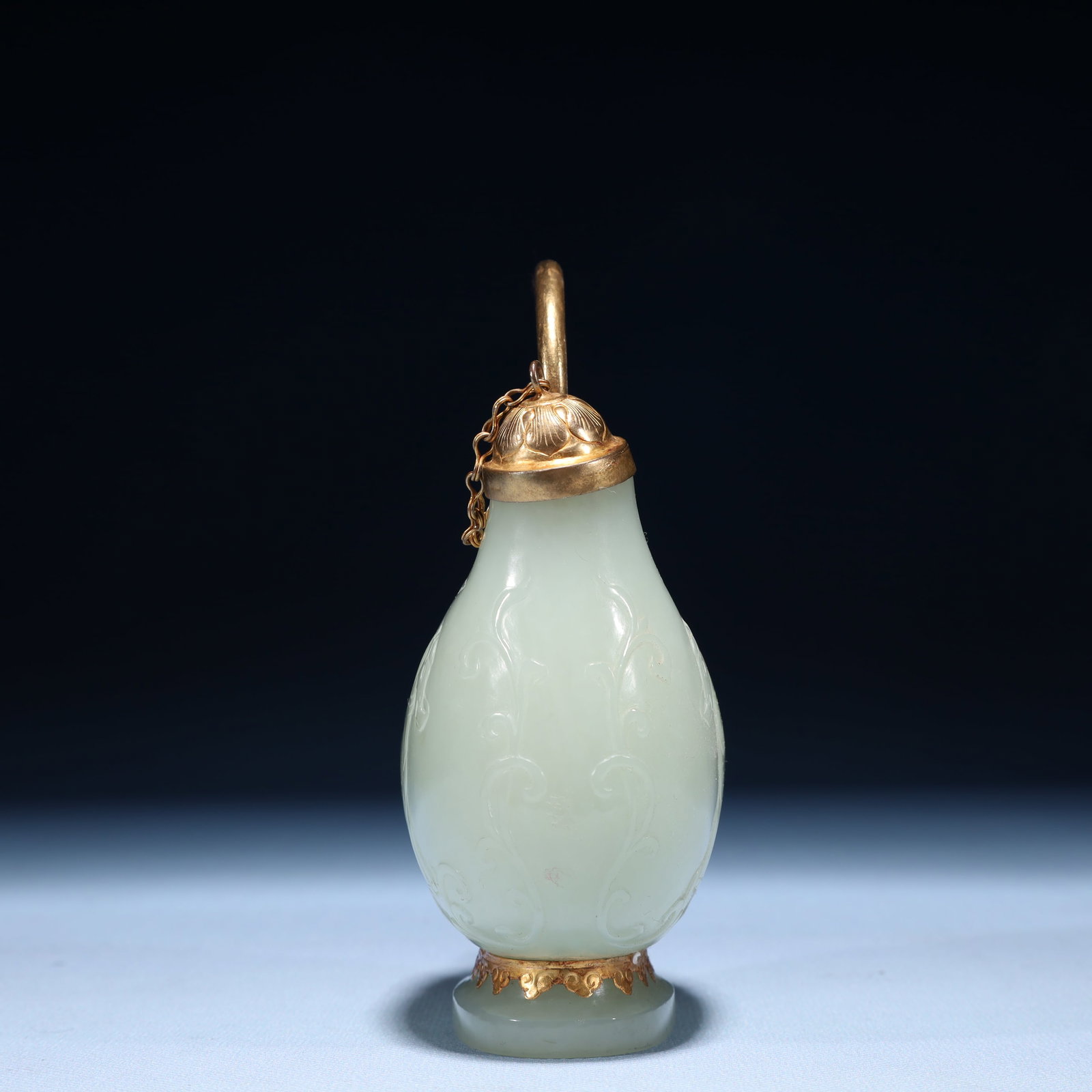An Exquisite White Jade Cover with Gold Horse Pattern Pot - 4