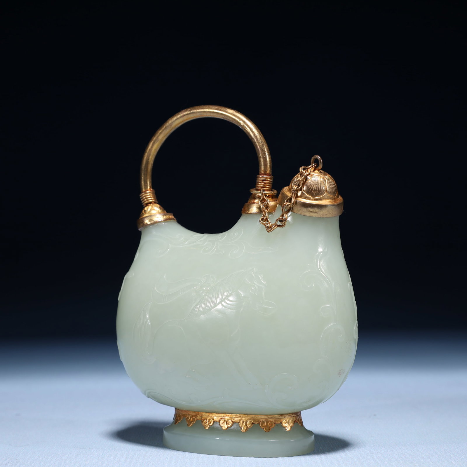 An Exquisite White Jade Cover with Gold Horse Pattern Pot - 5