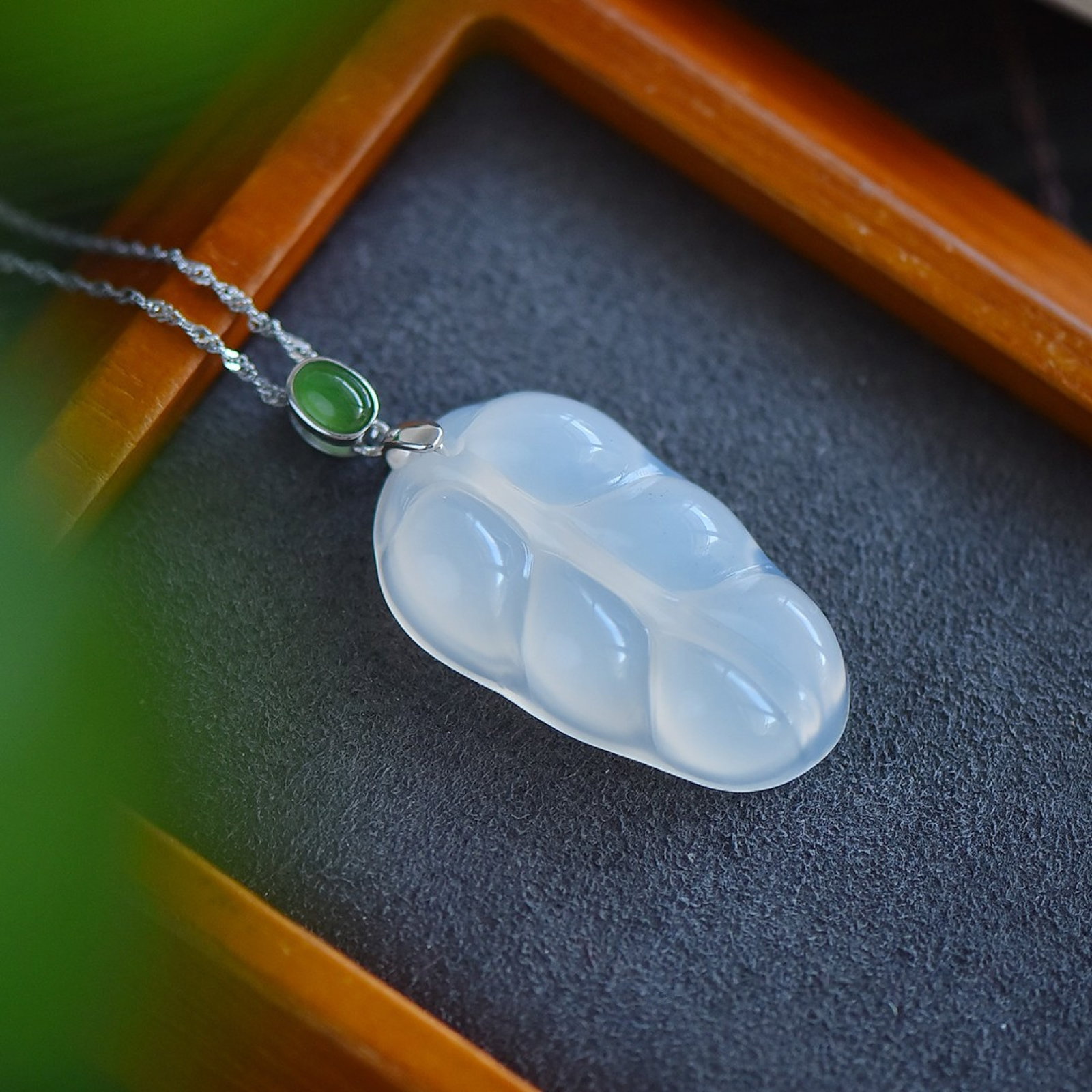 An Exquisite Sterling Silver Inlaid Agate Pendant - 2