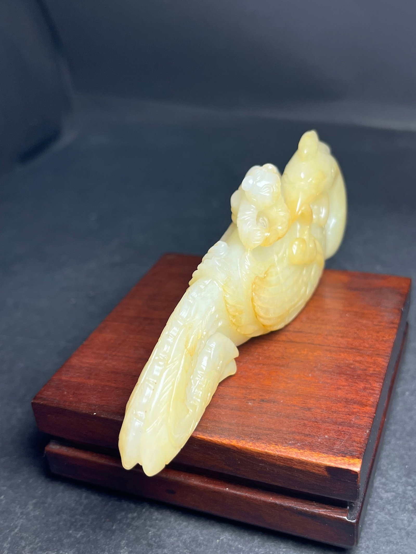 An Exquisite White Jade Figure Pattern Phoenix Hand Piece - 3