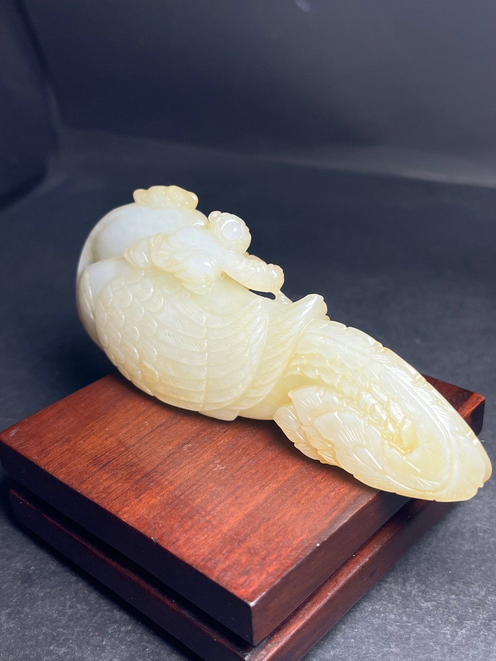 An Exquisite White Jade Figure Pattern Phoenix Hand Piece - 4
