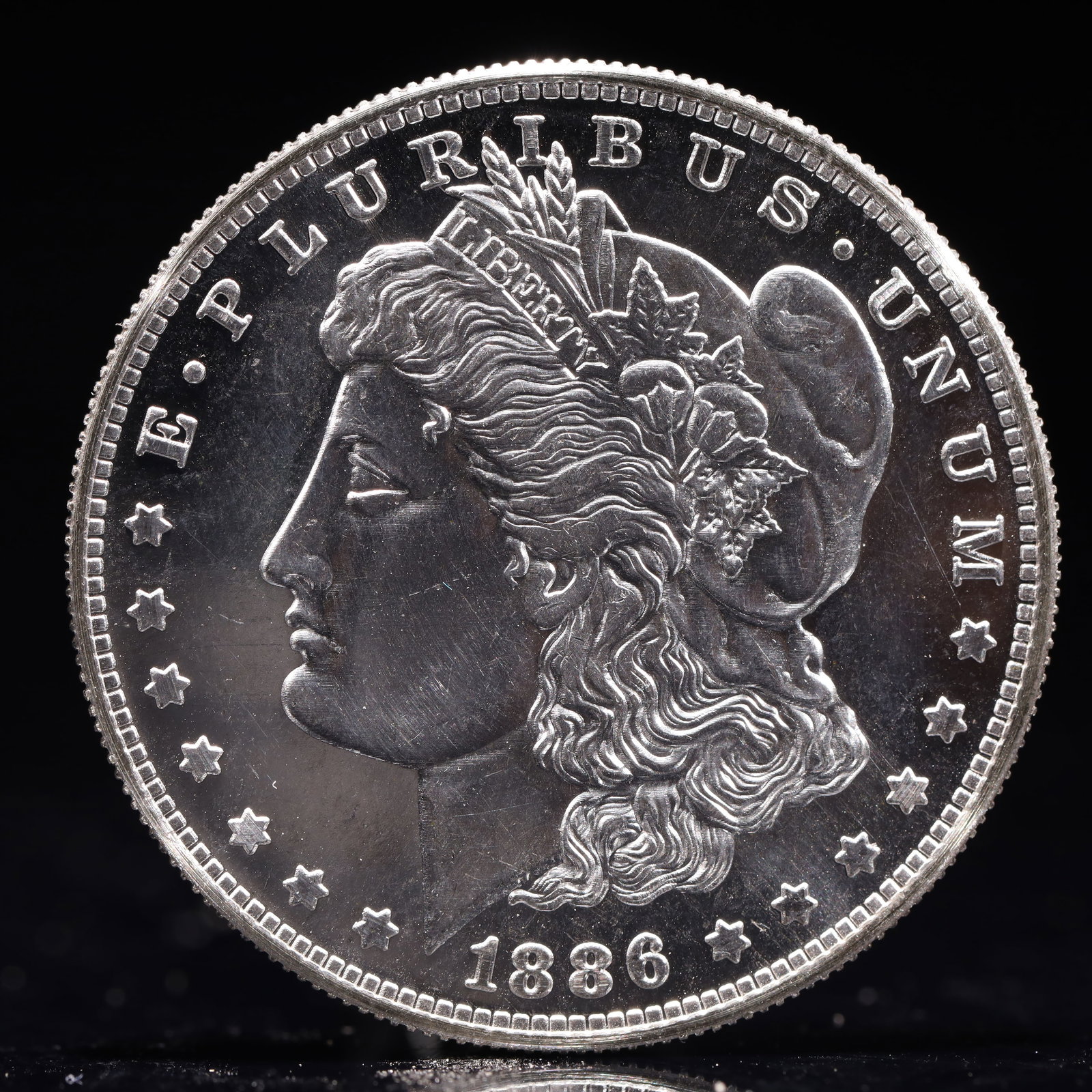 USA Morgan Dollar 1886 Coin: Estimated Value:2000-4000 Obv: profile bust with date below and E PLURIBUS UNUM legend and stars around. Rev: eagle with In God we trust above within wreath with UNITED STATES OF AMERICA ONE DOLLAR