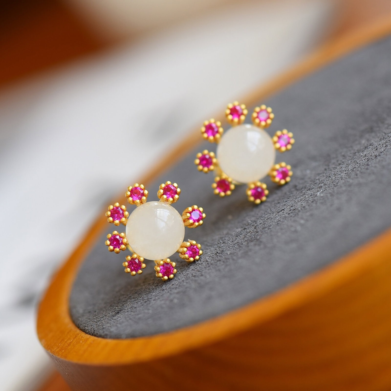 A Pair of Exquisite Gilt Silver Inlaid White Jade Earrings - 2