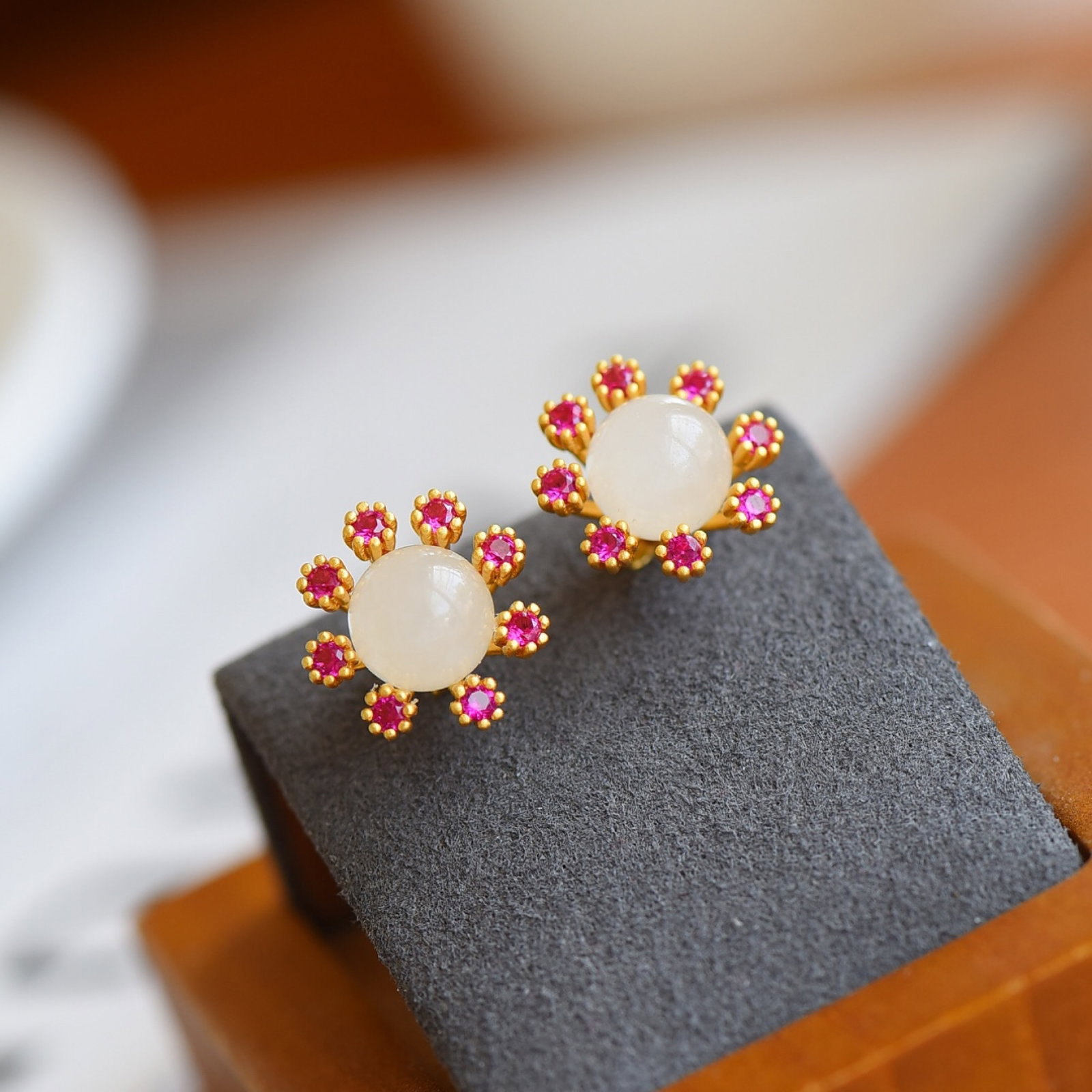 A Pair of Exquisite Gilt Silver Inlaid White Jade Earrings - 3