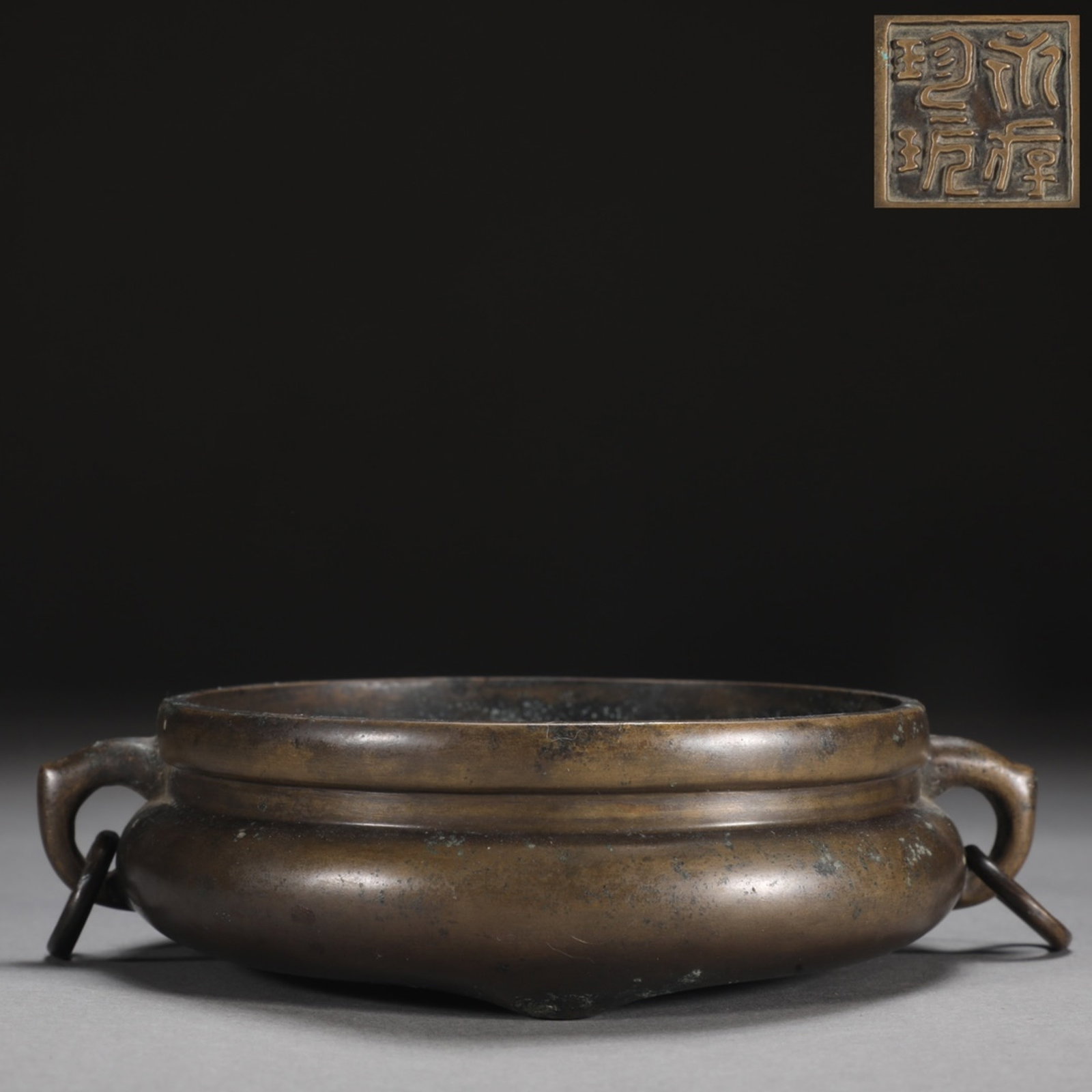 An Exquisite Bronze Double-Ears Censer: Estimated Value:3000-6000 An Exquisite Bronze Double-Ears Censer,Ming Dynasty,China,With Mark,Size:1.6inx4.6inx5inx6.1in,Weight:550g 铜双耳香炉,中国明&#