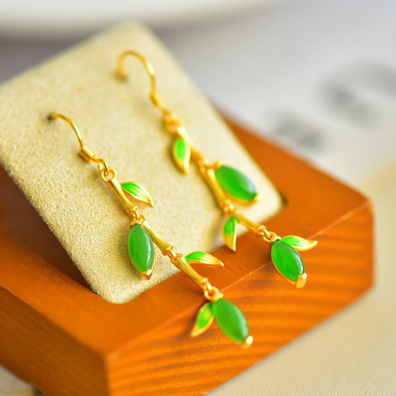 A Pair of Exquisite Sterling Silver-Gold Plated Inlaid Jasper Earrings - 2