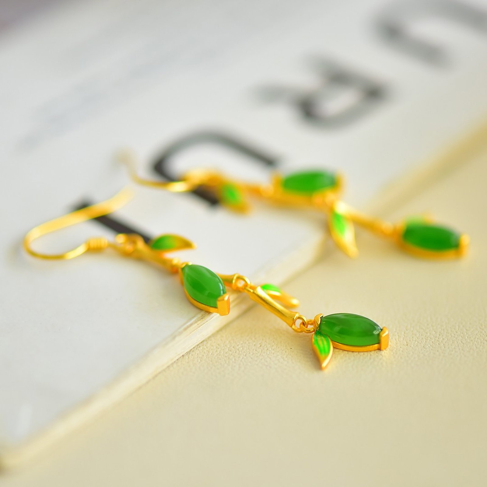 A Pair of Exquisite Sterling Silver-Gold Plated Inlaid Jasper Earrings - 3