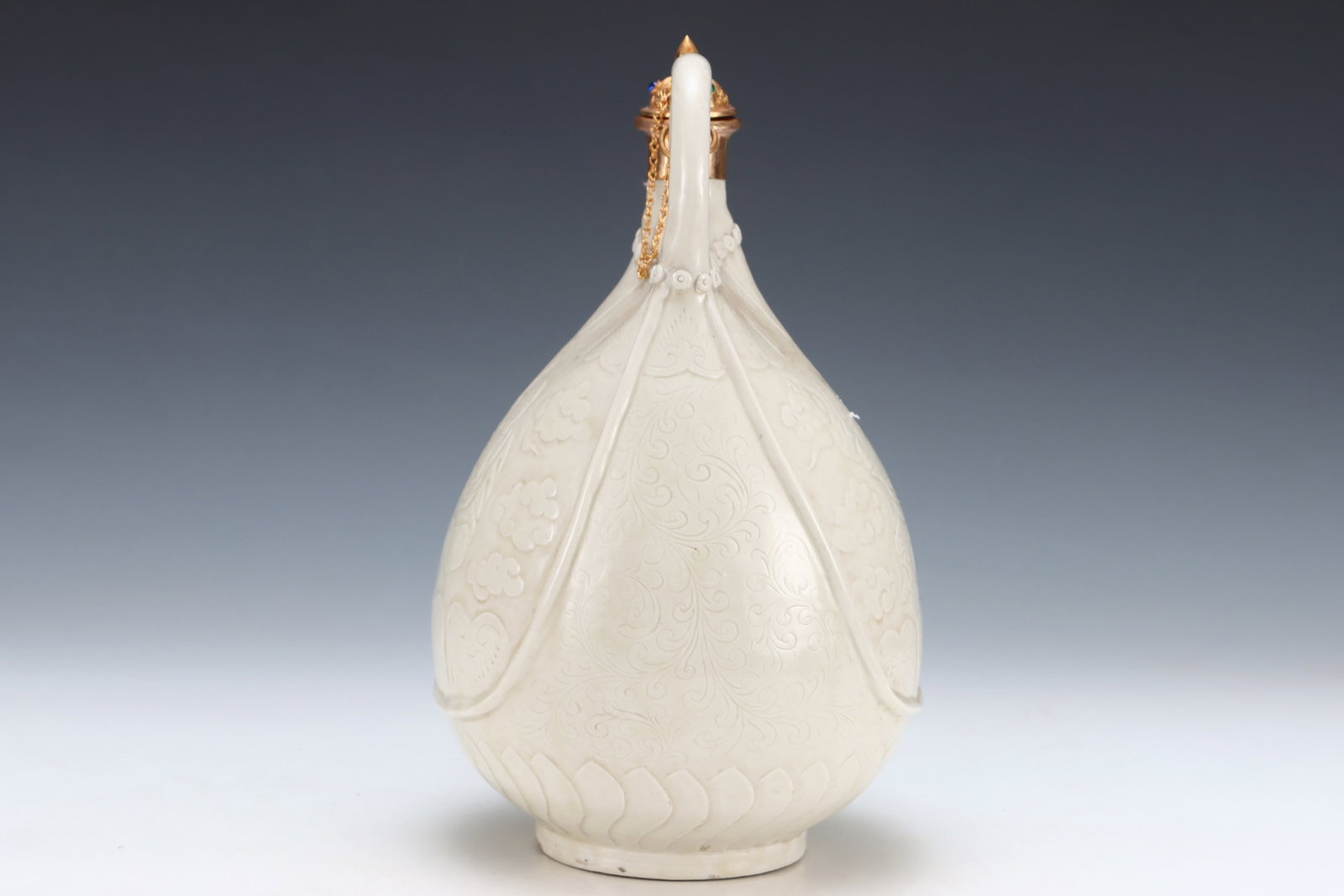 A Rare Ding yao Cover with Gold Arhat Pattern Pot,Inlaid Gems - 2