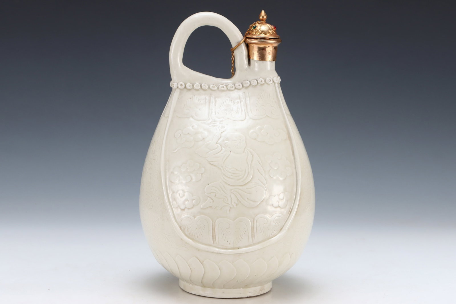 A Rare Ding yao Cover with Gold Arhat Pattern Pot,Inlaid Gems - 3