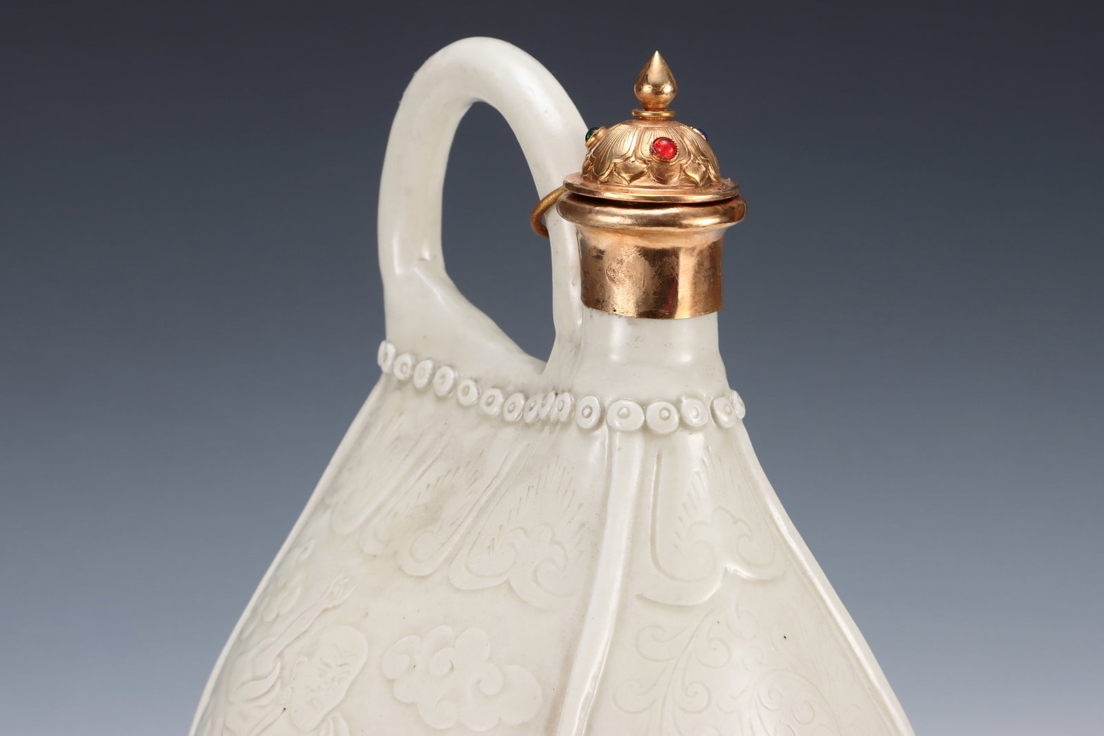 A Rare Ding yao Cover with Gold Arhat Pattern Pot,Inlaid Gems - 4