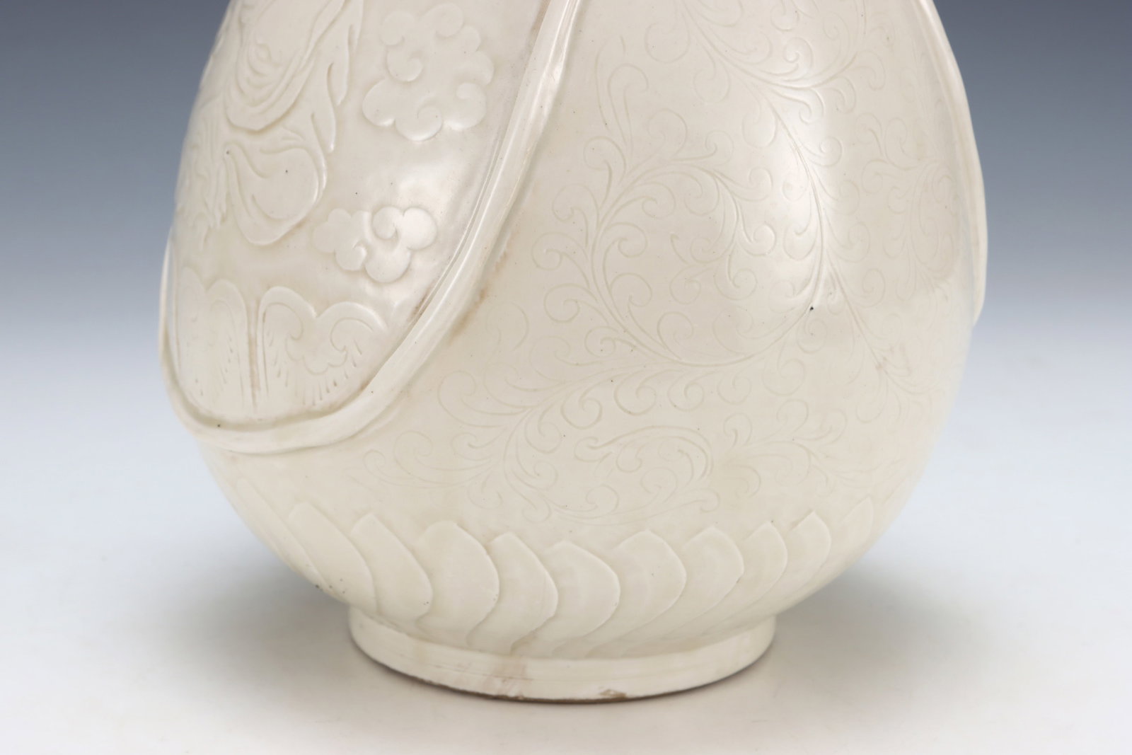 A Rare Ding yao Cover with Gold Arhat Pattern Pot,Inlaid Gems - 5