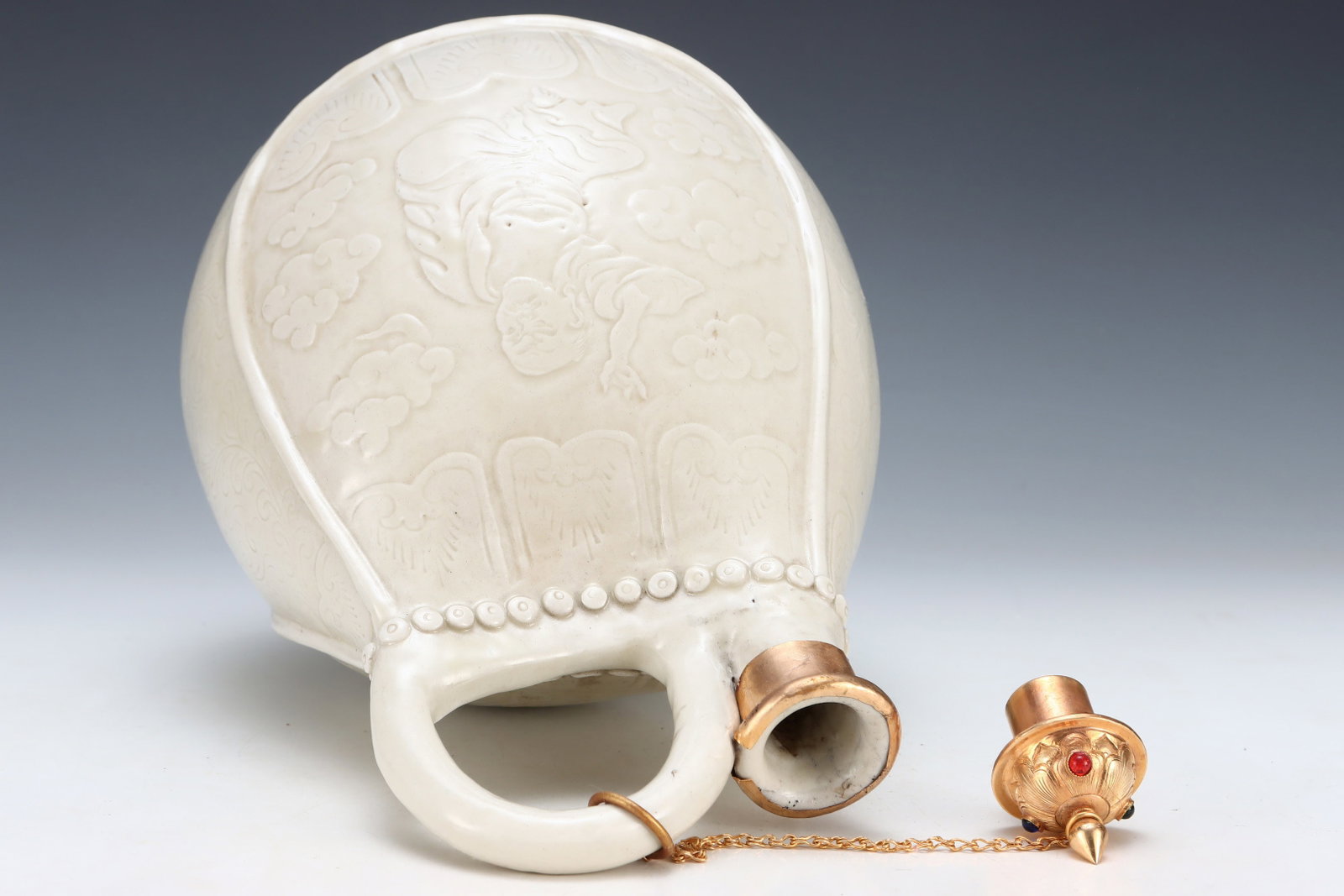 A Rare Ding yao Cover with Gold Arhat Pattern Pot,Inlaid Gems - 6