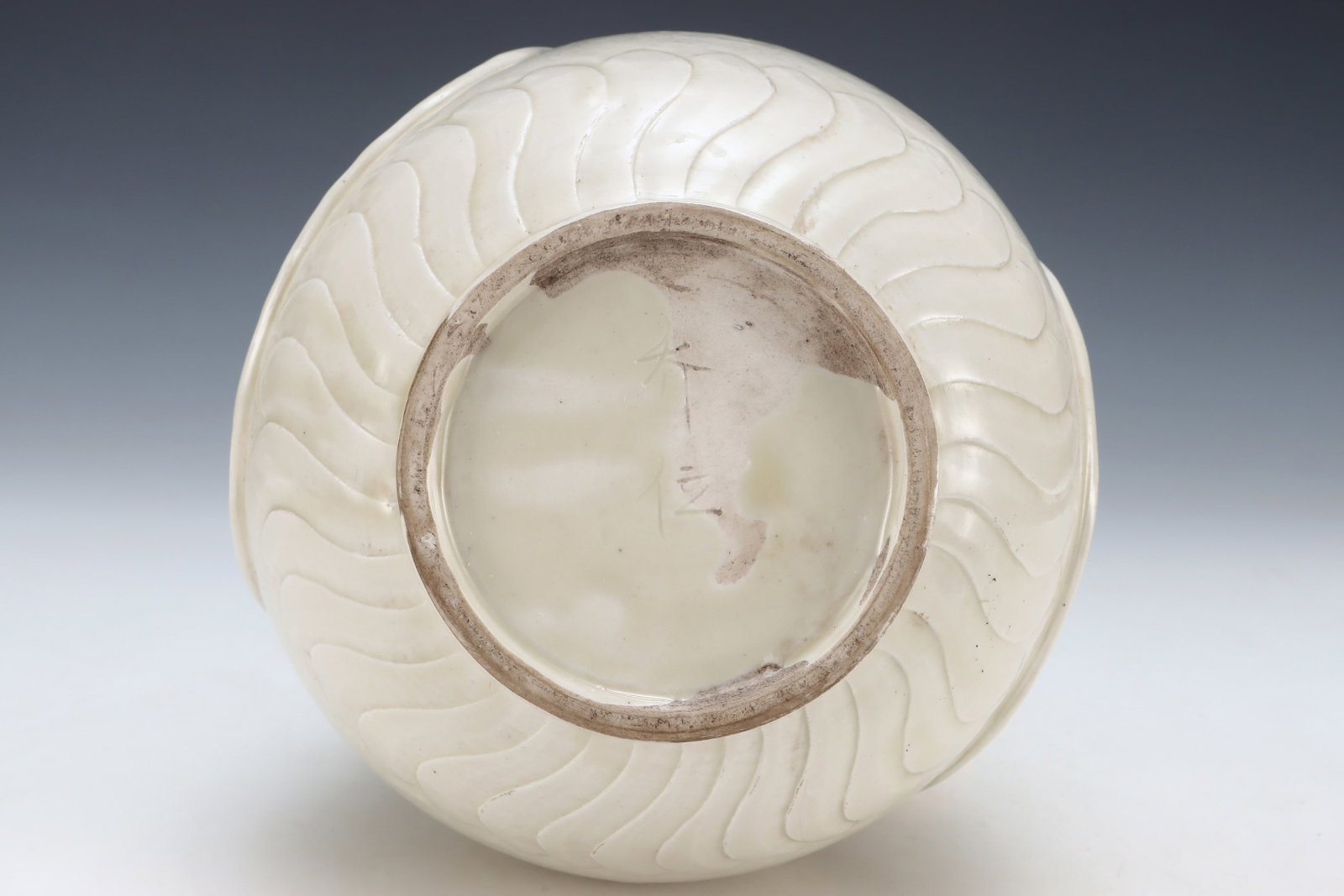 A Rare Ding yao Cover with Gold Arhat Pattern Pot,Inlaid Gems - 8