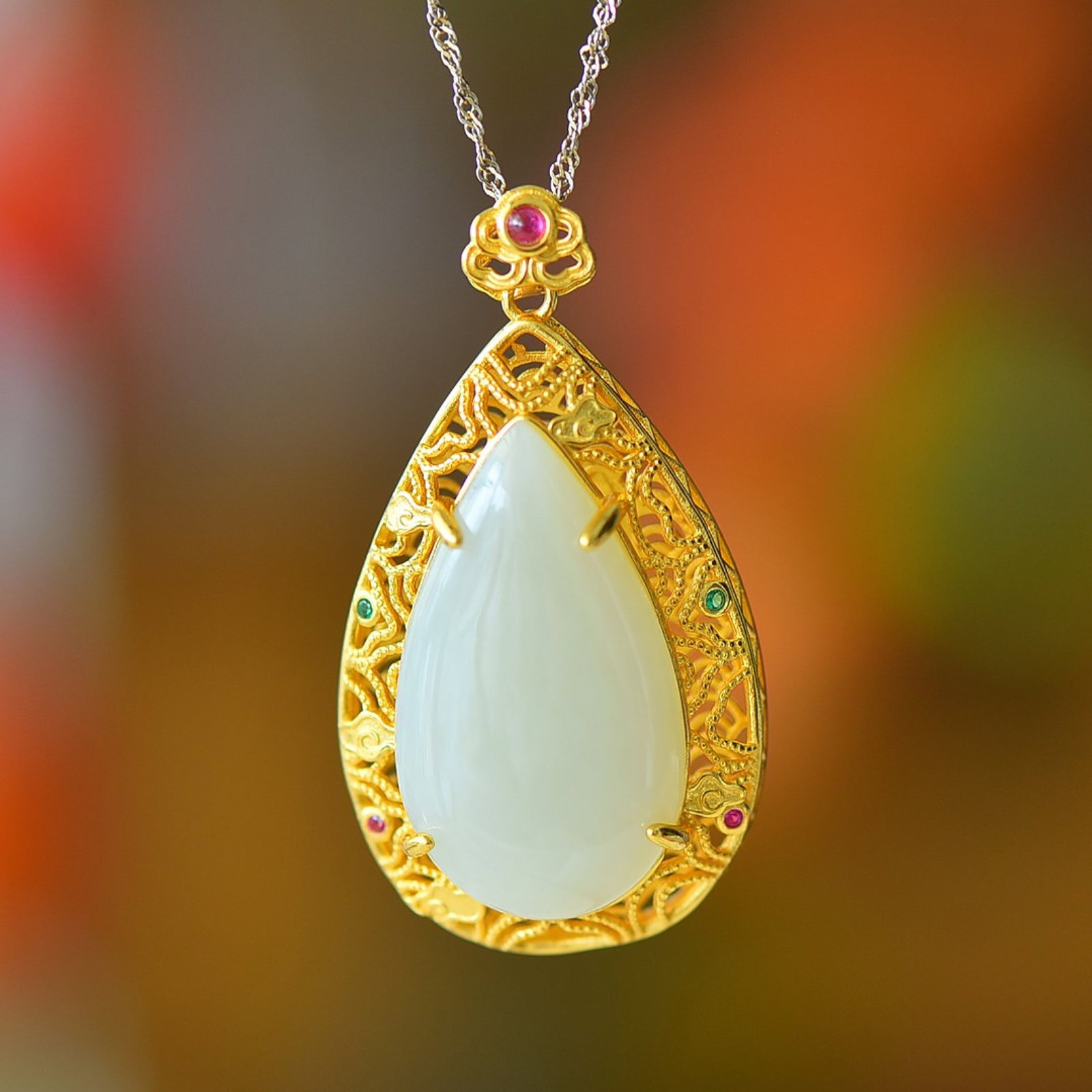 An Exquisite Sterling Silver-Gold Plated Inlaid White Jade Pendant: Estimated Value:400-800 An Exquisite Sterling Silver-Gold Plated Inlaid White Jade Pendant,Size:17mmx30mm 纯银镀金镶白玉吊坠