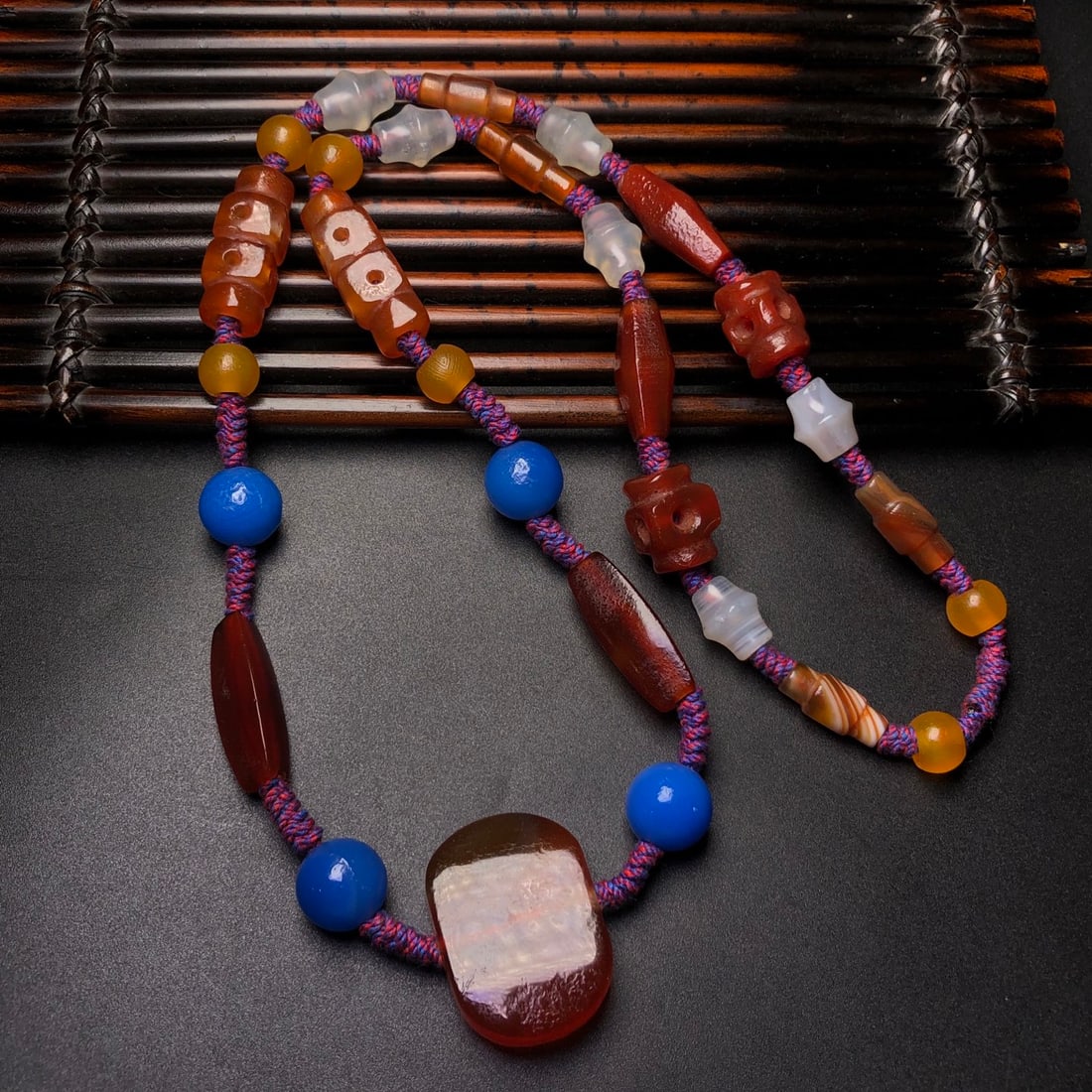 An Exquisite Agate Necklace - 3