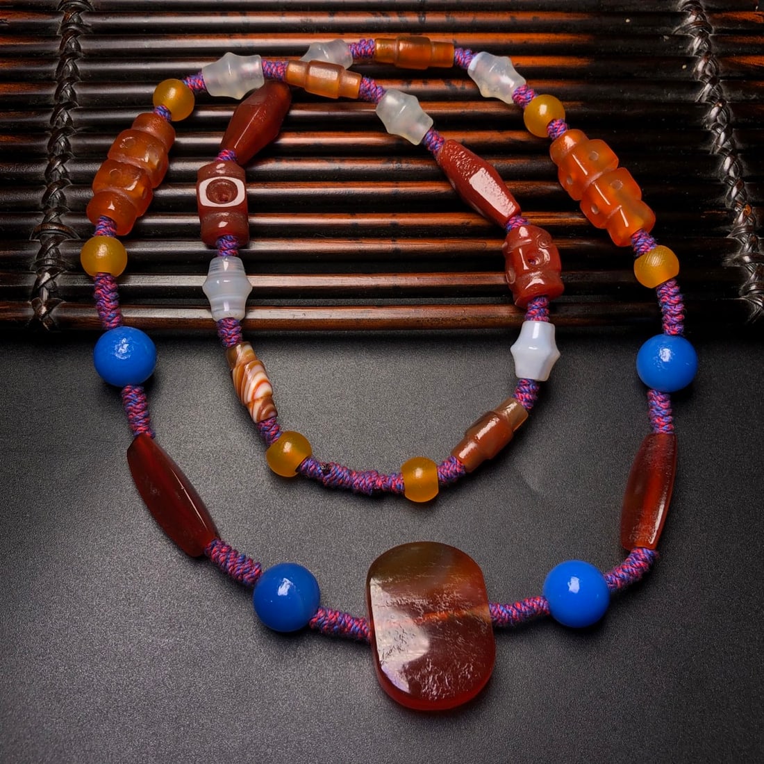 An Exquisite Agate Necklace - 4