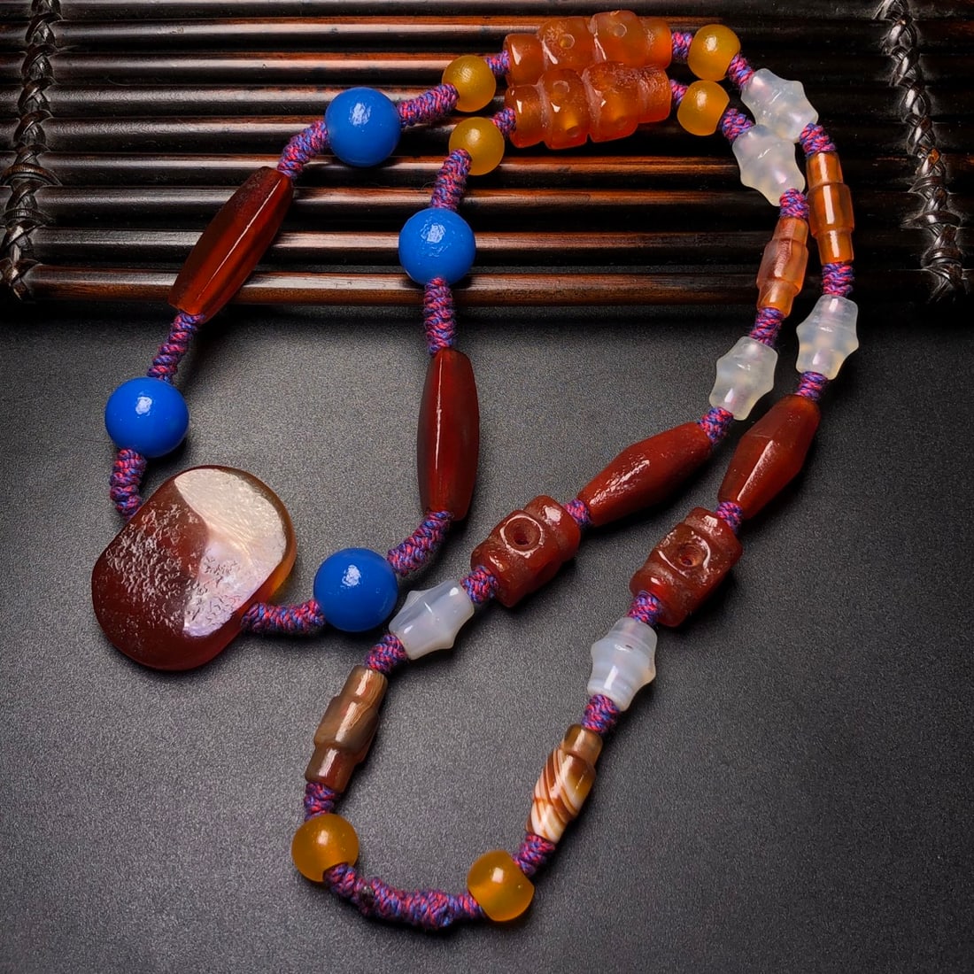 An Exquisite Agate Necklace - 6