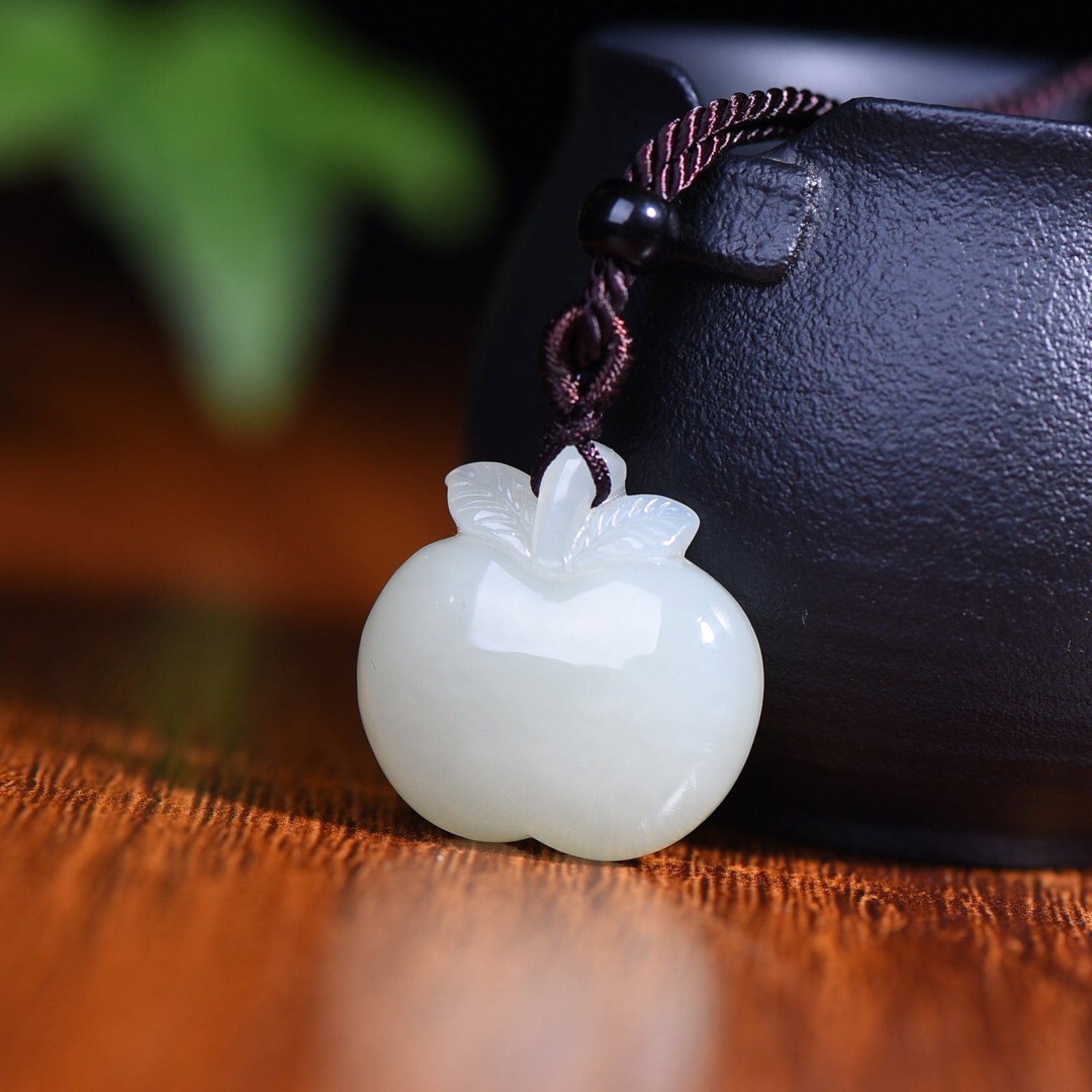 An Exquisite White Jade Apple Pendant - 2