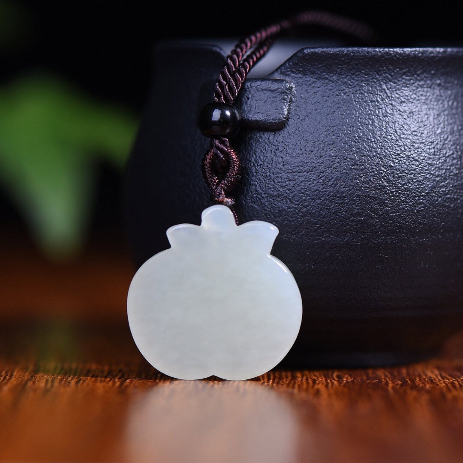 An Exquisite White Jade Apple Pendant - 5