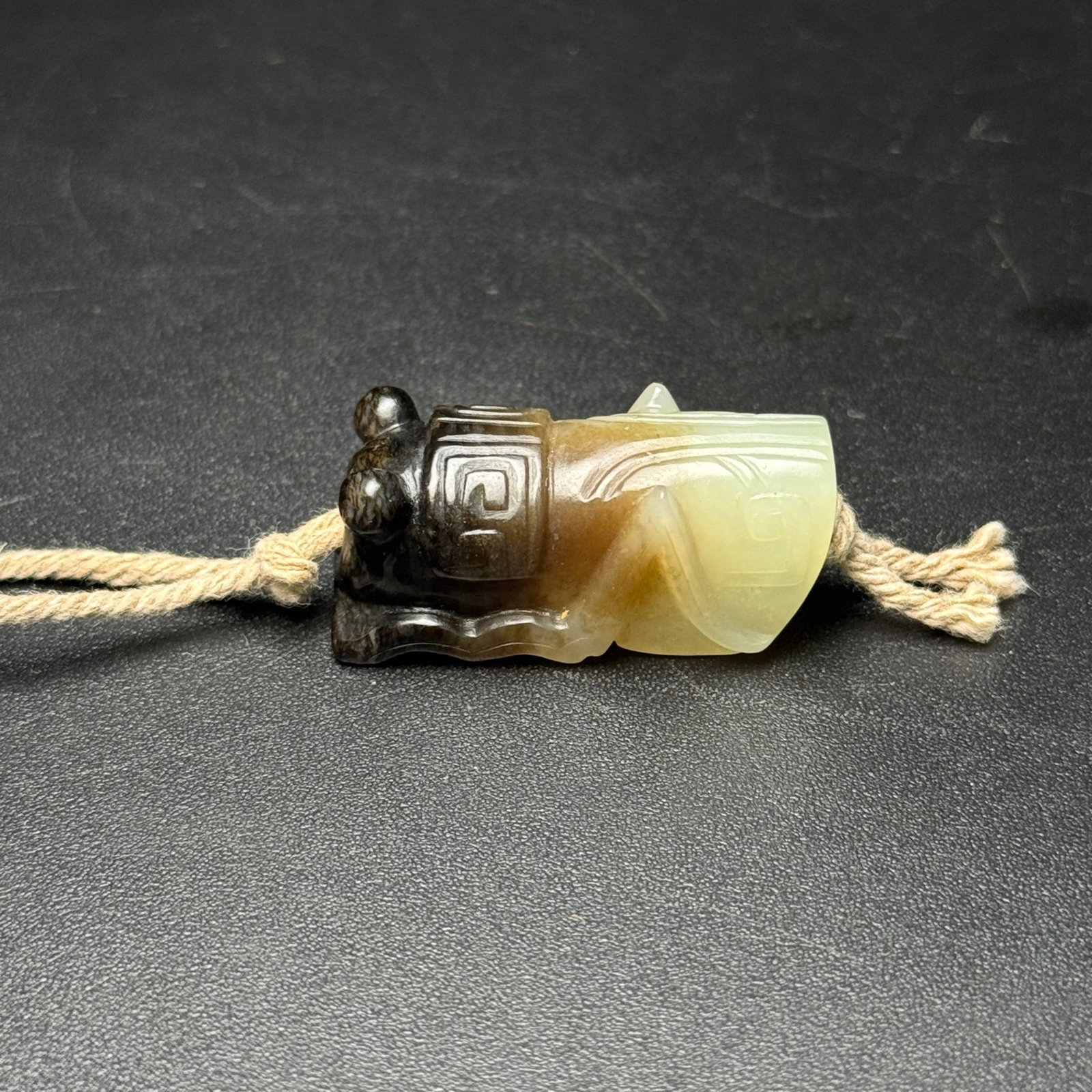 An Exquisite White Jade Cicada Pendant - 2