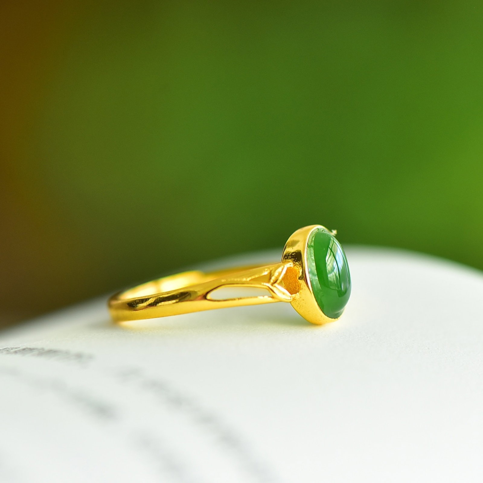 An Exquisite Sterling Silver-Gold Plated Inlaid Jasper Ring - 2