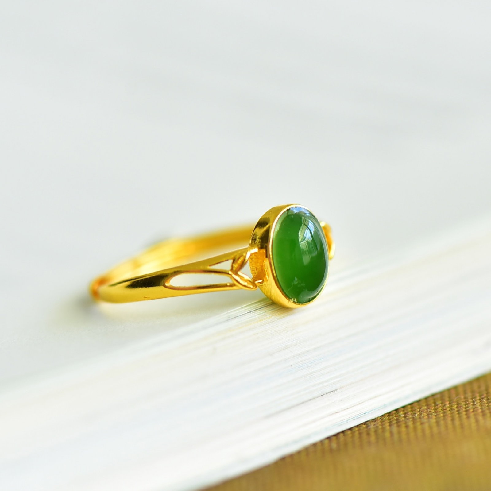 An Exquisite Sterling Silver-Gold Plated Inlaid Jasper Ring - 4