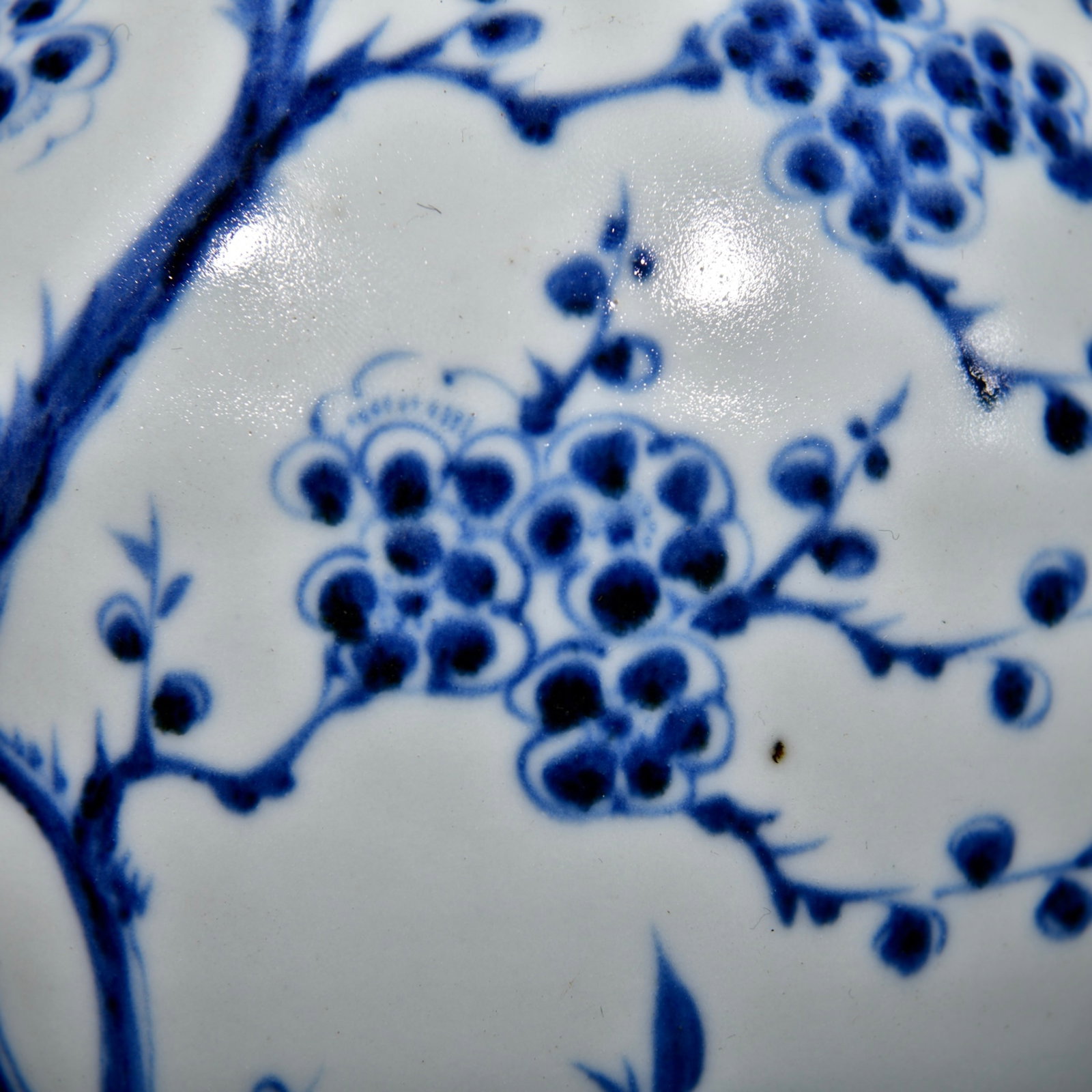 An Exquisite Blue and White Pine, Bamboo and Plum Blossom Pattern Jar with Cover - 6