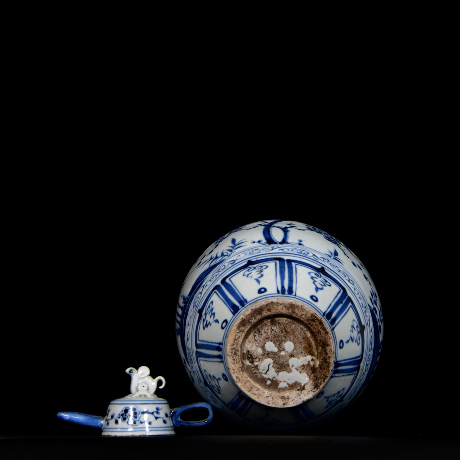 An Exquisite Blue and White Pine, Bamboo and Plum Blossom Pattern Jar with Cover - 9