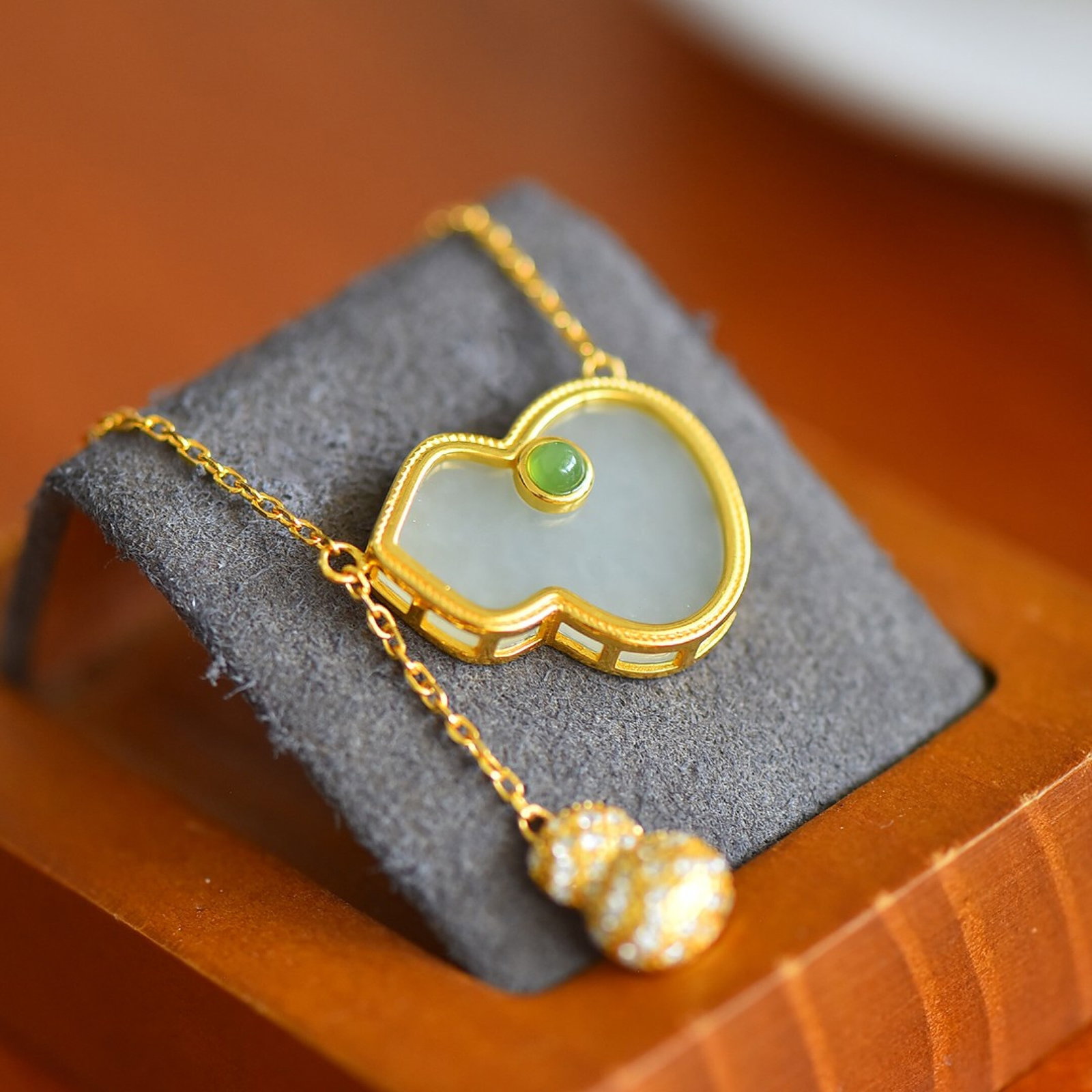 An Exquisite Sterling Silver-Gold Plated Inlaid White Jade Gourd Pendant,Inlaid Diamonds - 3