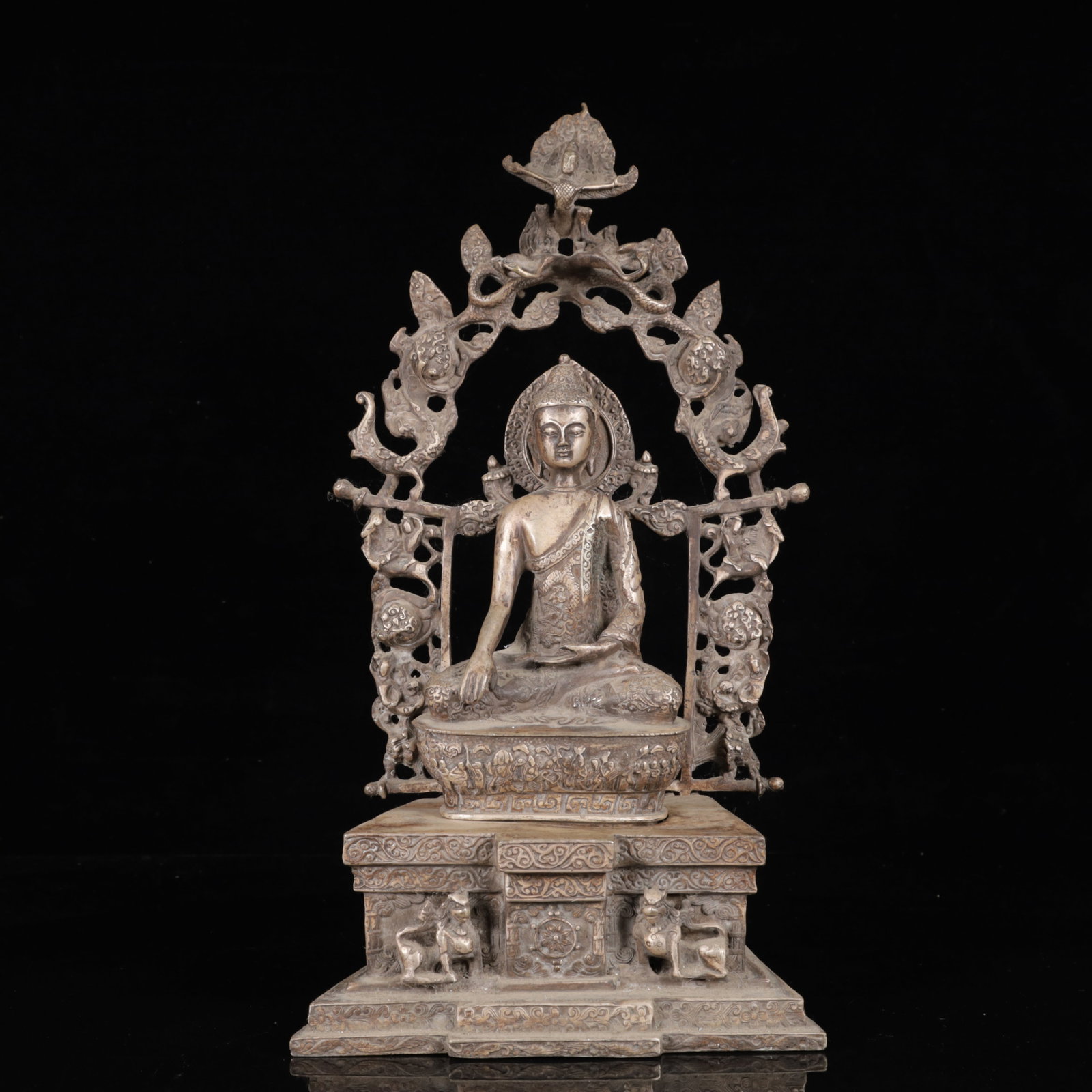 An Exquisite Silver-Plated Bronze Buddha Statue: Estimated Value:2400-4800 An Exquisite Silver-Plated Bronze Buddha Statue,Qing Dynasty,China,Size:7.9inx4.3inx15in,Weight:2700g 铜镀银佛像,中国清代