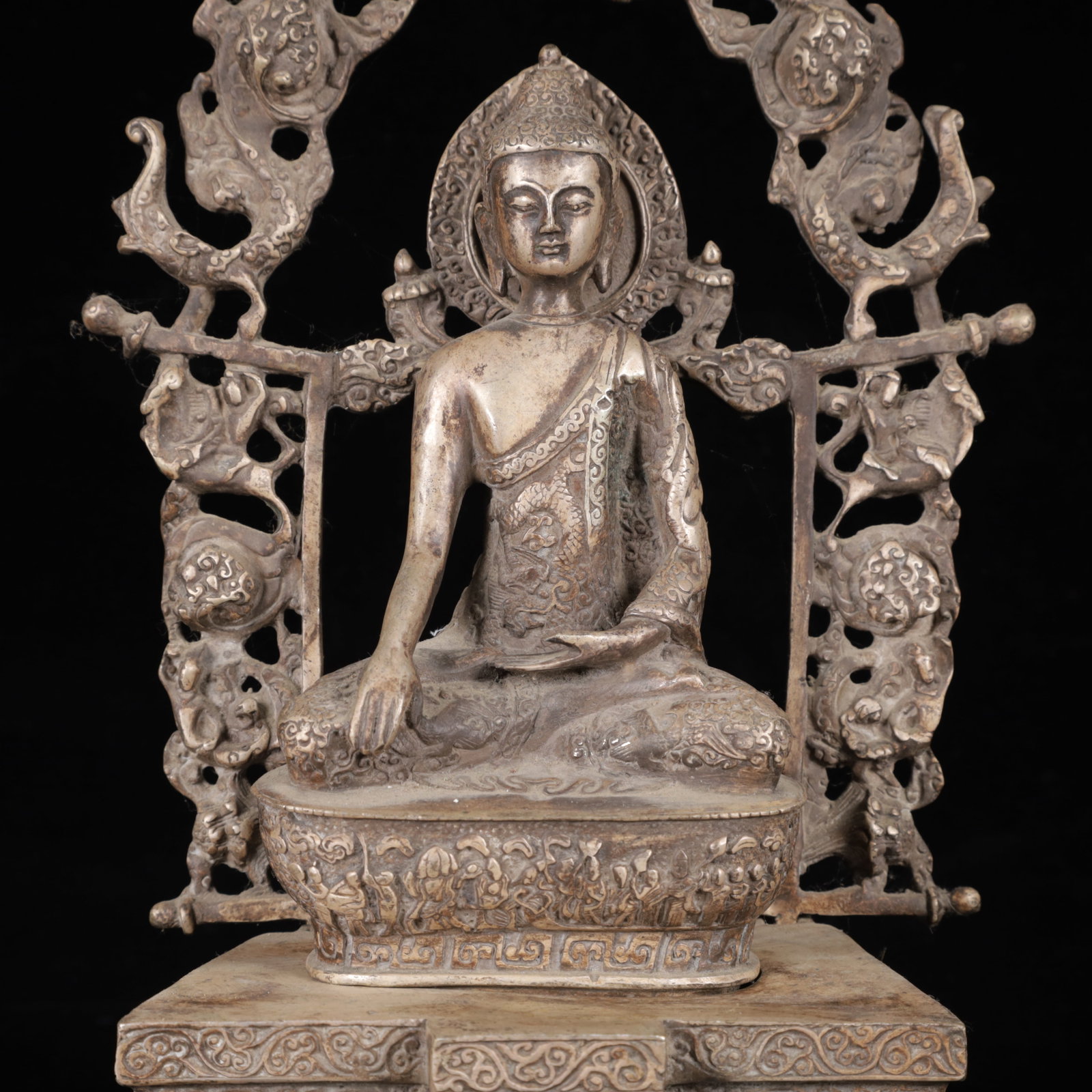 An Exquisite Silver-Plated Bronze Buddha Statue - 3