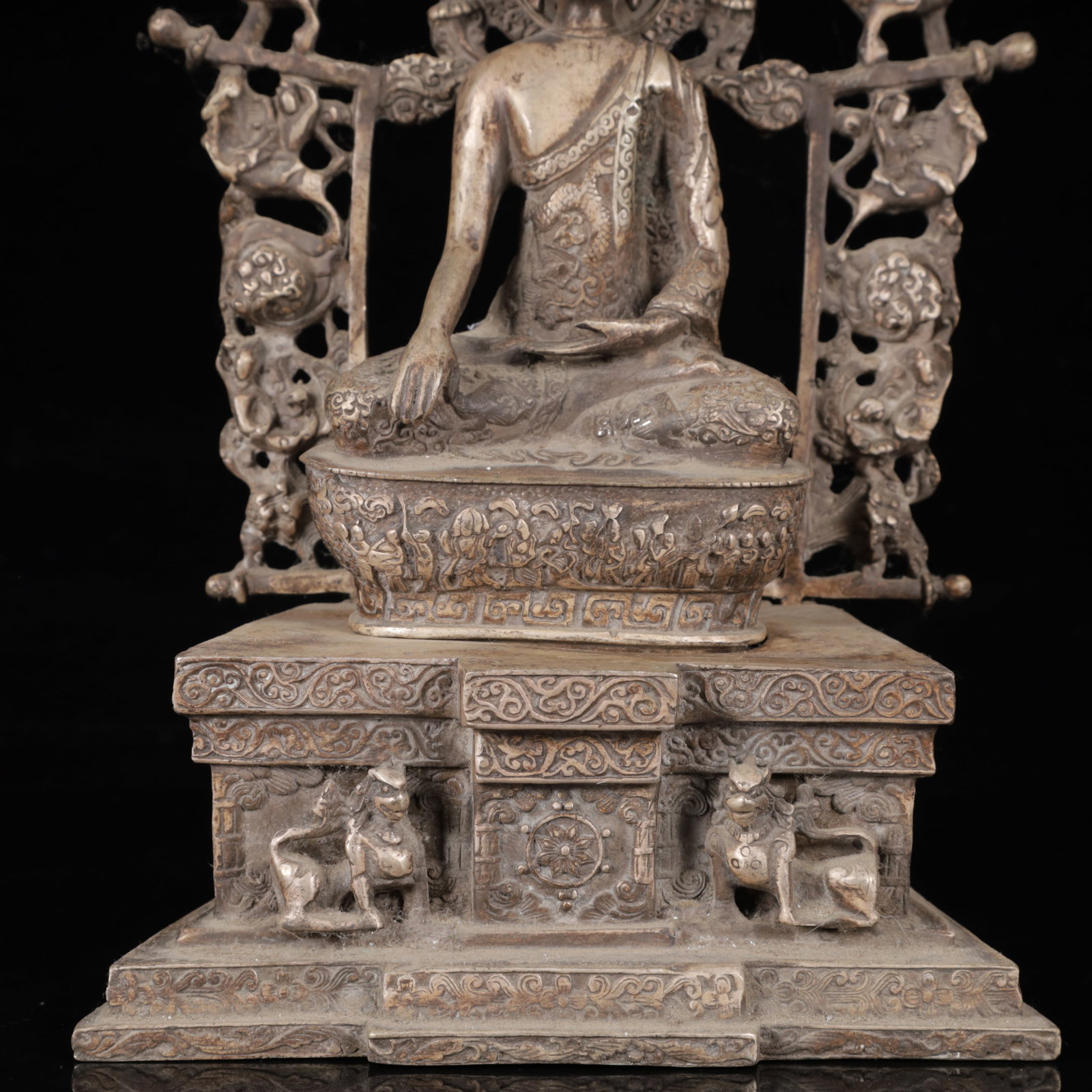 An Exquisite Silver-Plated Bronze Buddha Statue - 4