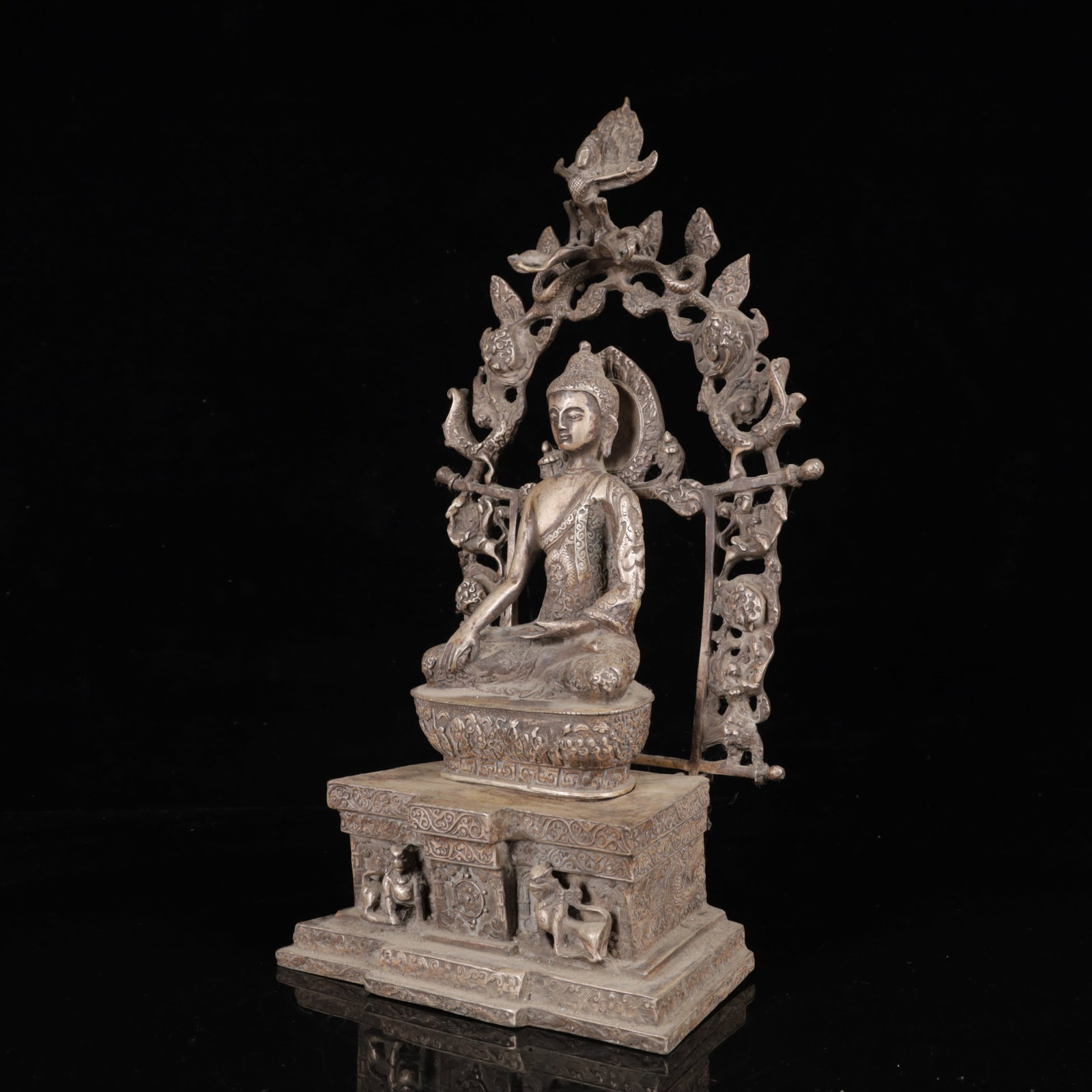 An Exquisite Silver-Plated Bronze Buddha Statue - 5