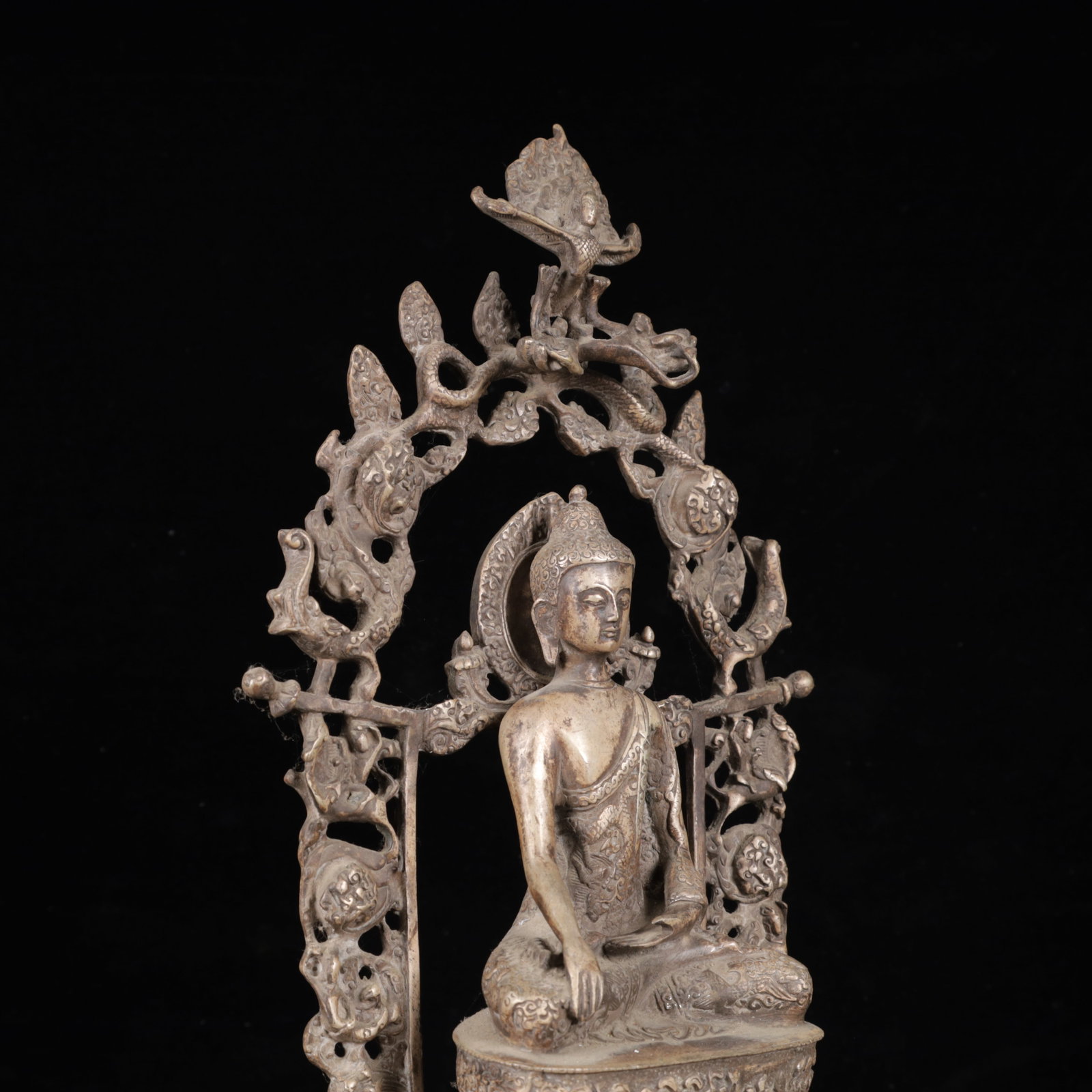 An Exquisite Silver-Plated Bronze Buddha Statue - 9